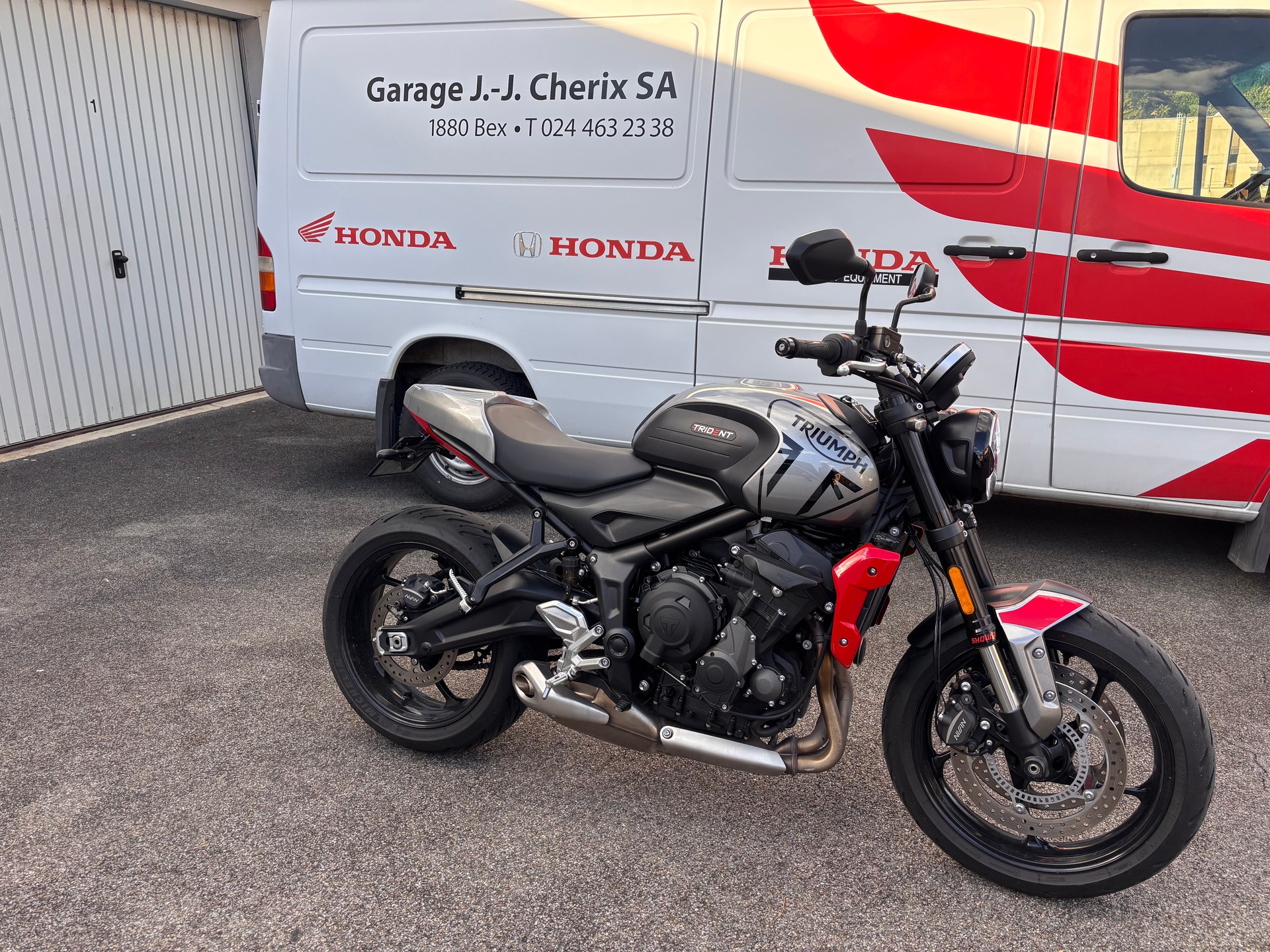 TRIUMPH Trident 660