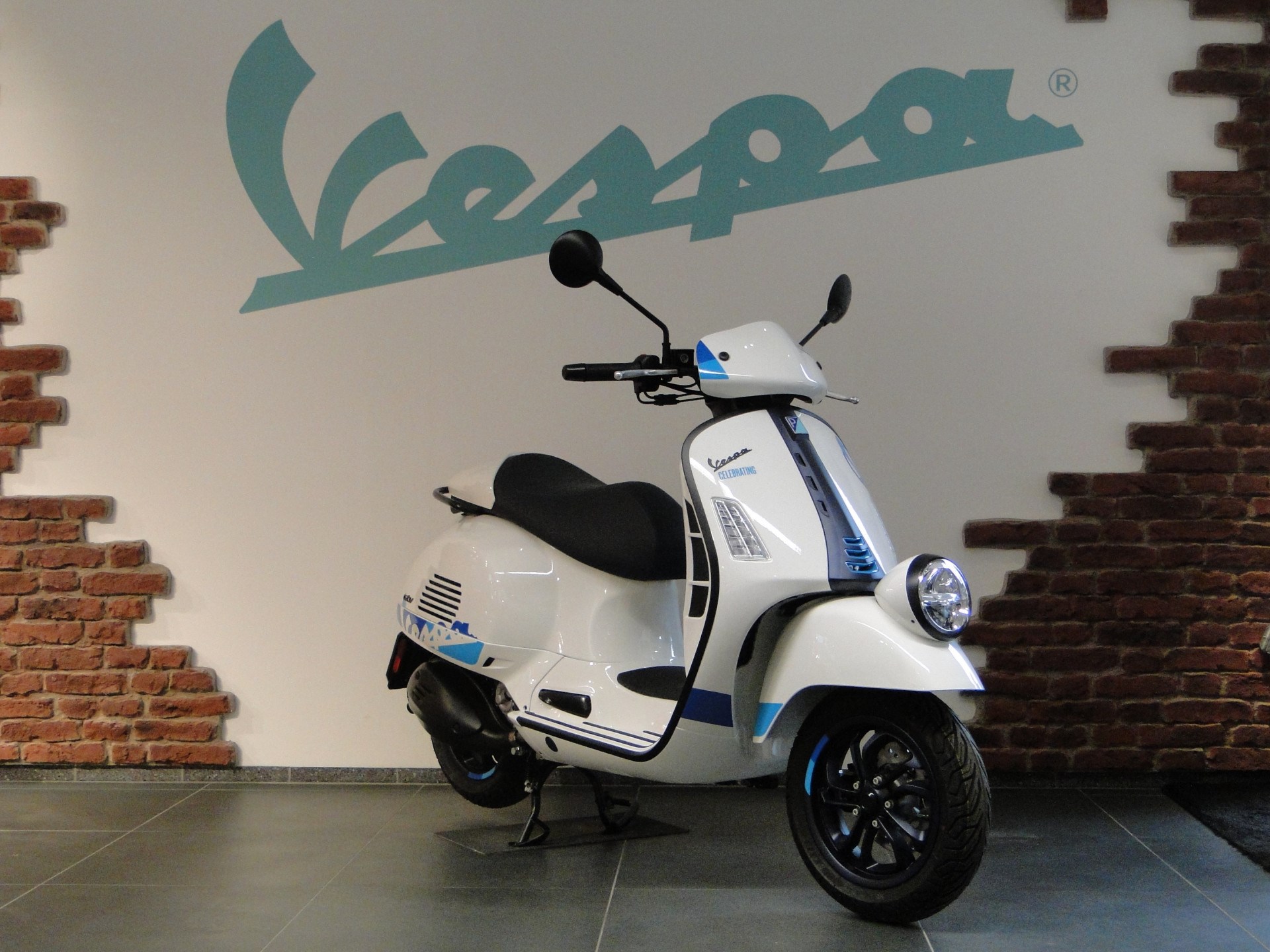 PIAGGIO Vespa GTV 300 HPE 140th of Piaggio-showroom-element-1