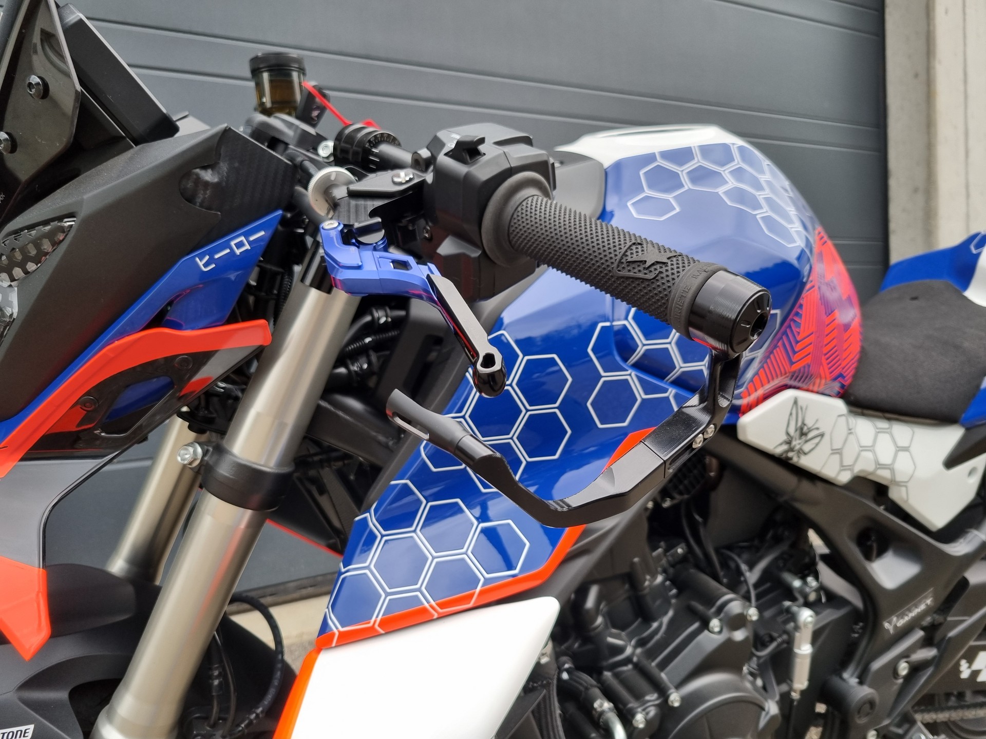 HONDA CB 750 Hornet-showroom-element-3
