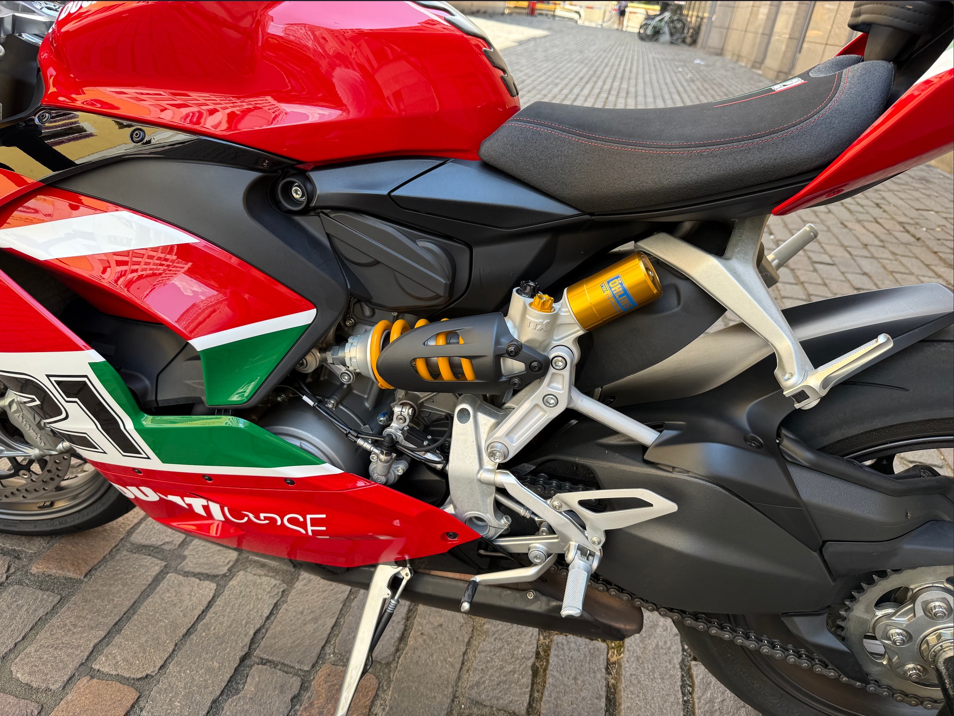 DUCATI Panigale V2 Bayliss 1st Champion 2oth Anniversary-image-8