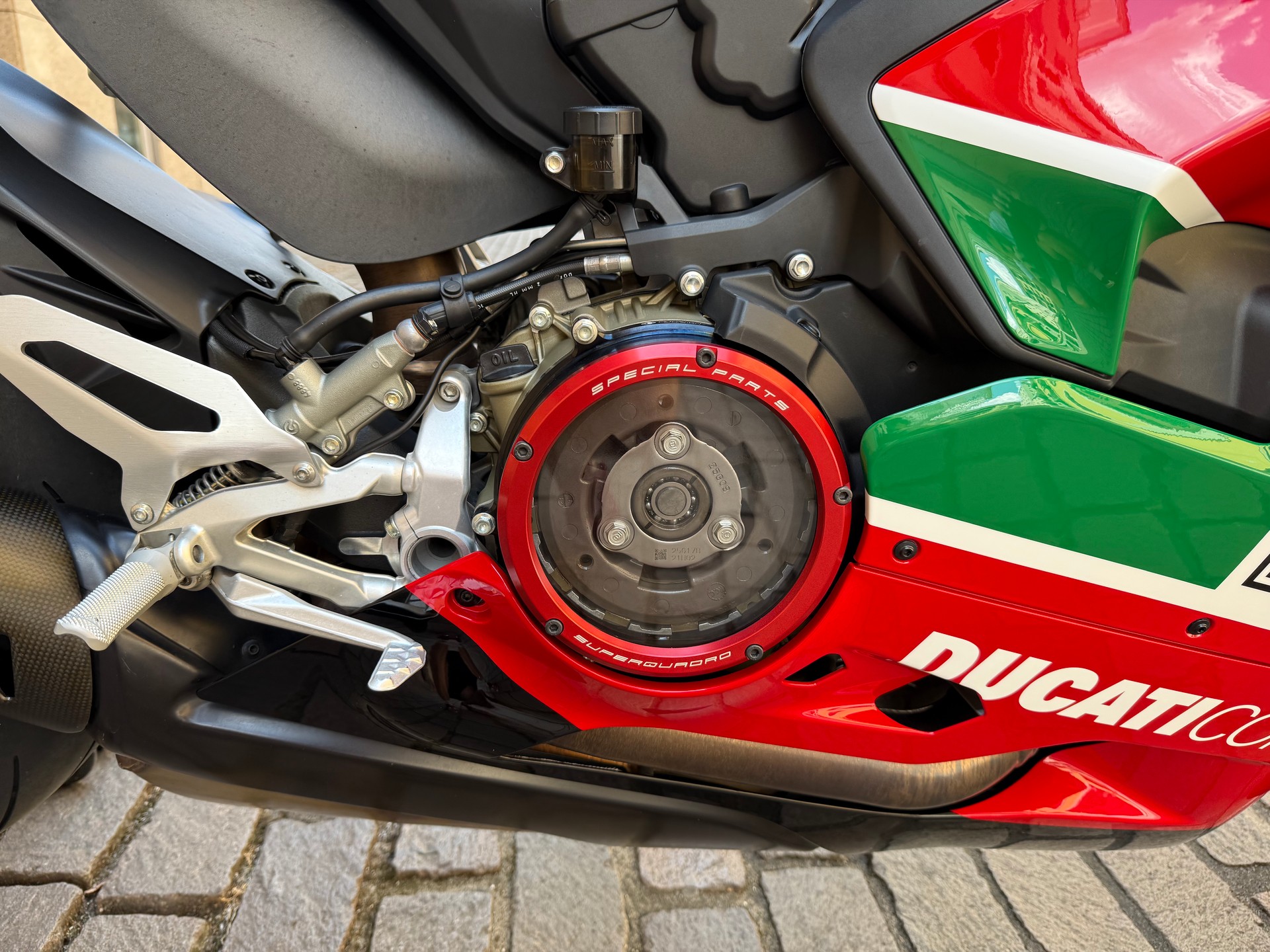 DUCATI Panigale V2 Bayliss 1st Champion 2oth Anniversary-image-7