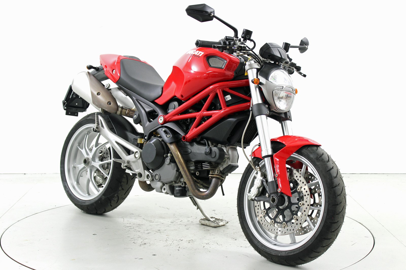 DUCATI Monster  1100 ABS-showroom-element-1