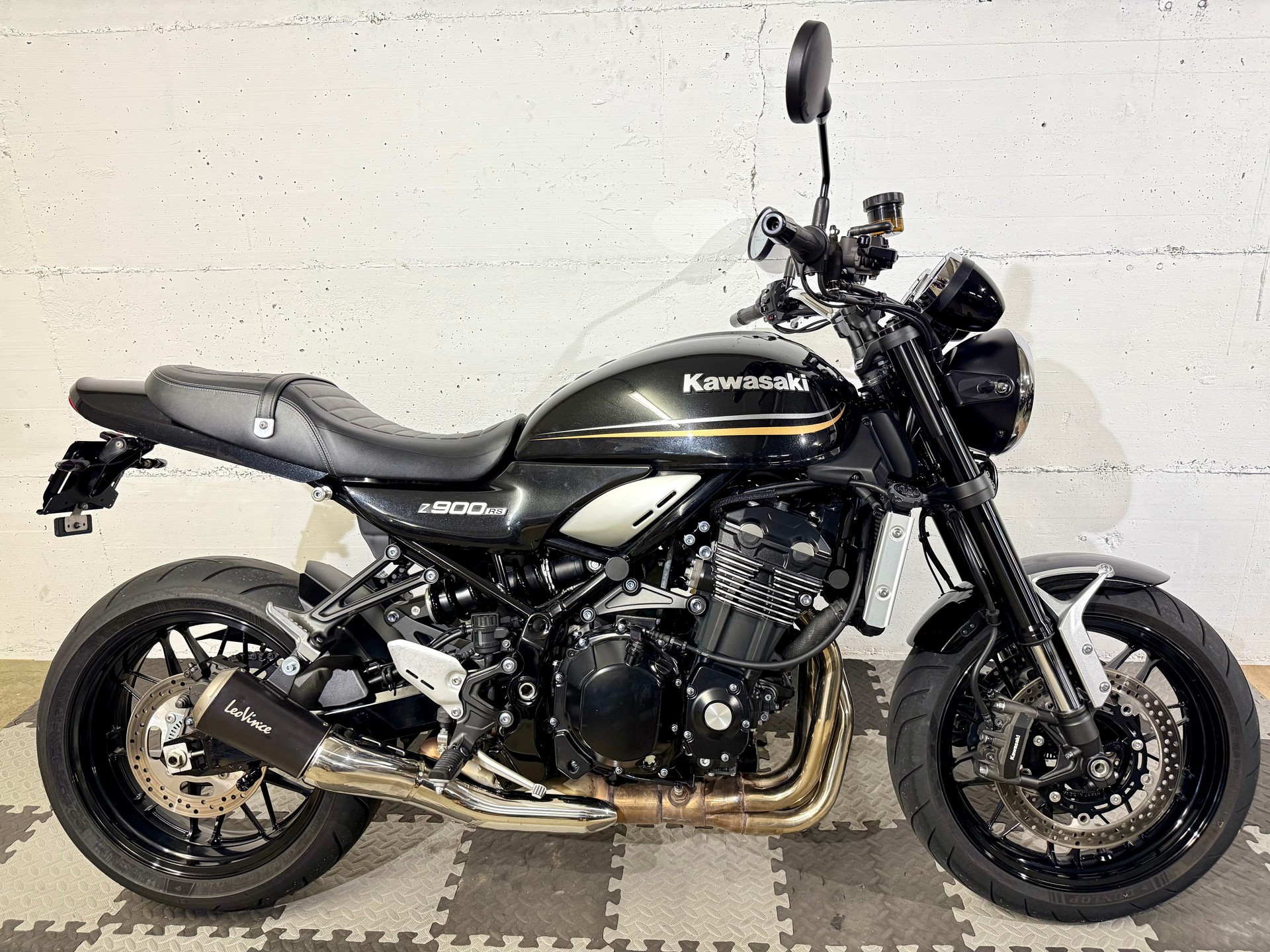KAWASAKI Z 900 RS Performance-showroom-element-3