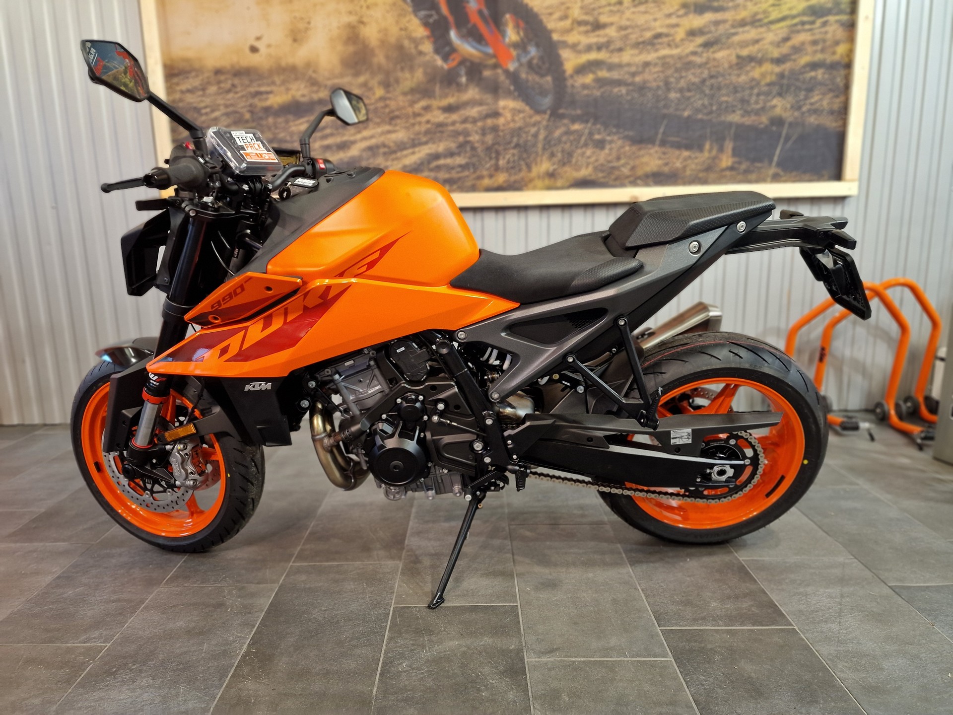 KTM 990 Duke-showroom-element-2