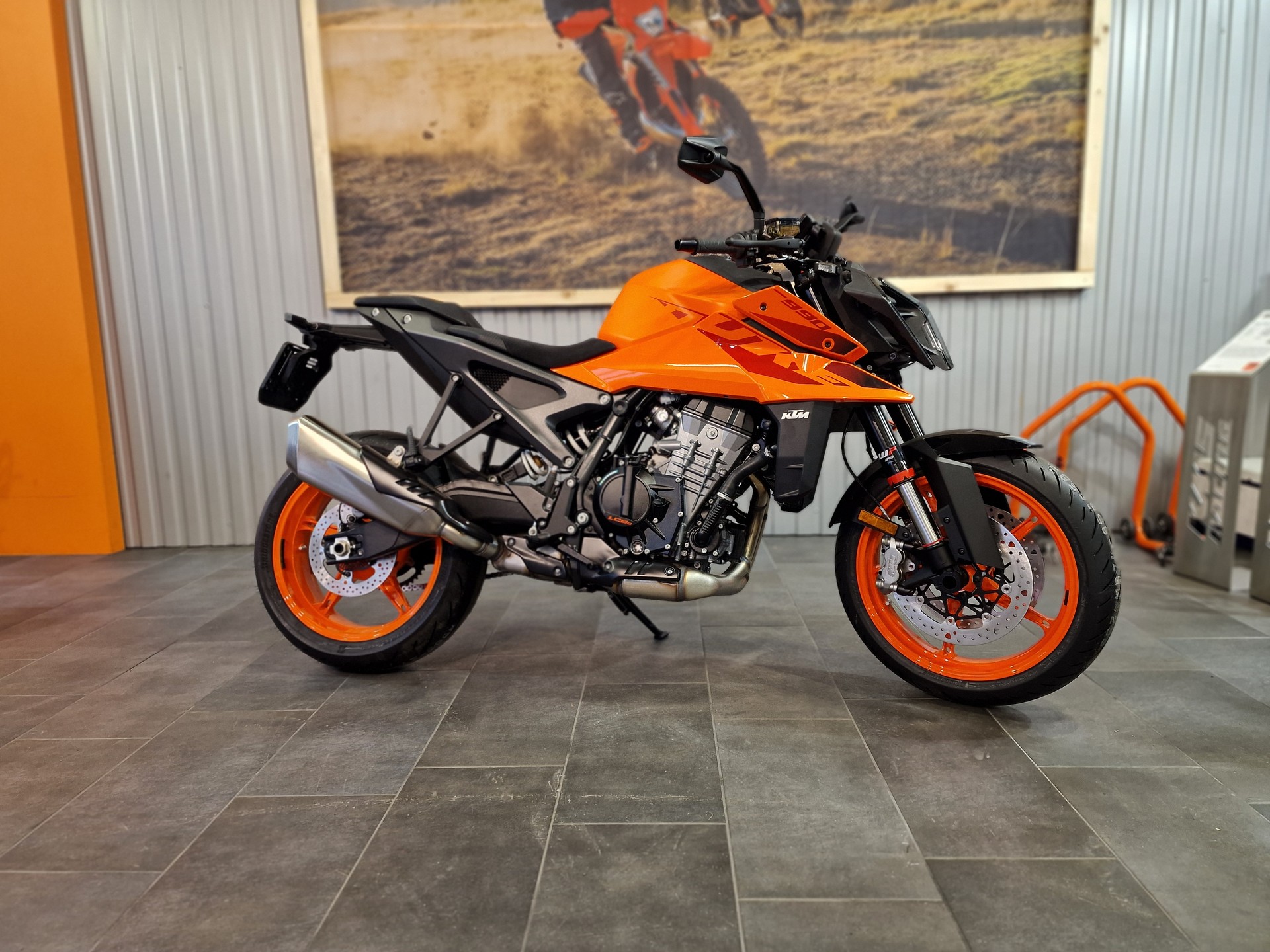 KTM 990 Duke-showroom-element-1