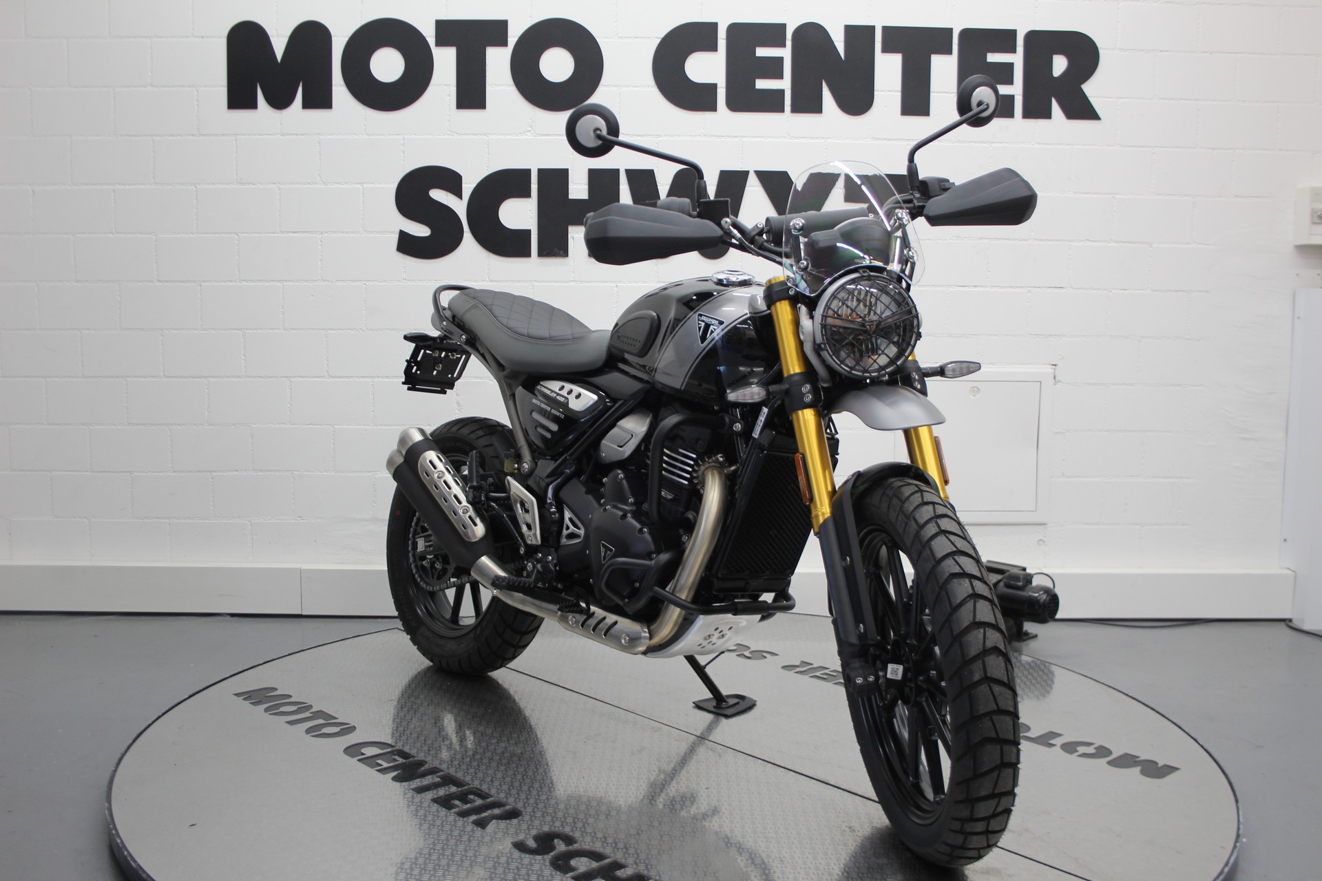 TRIUMPH Scrambler 400  X-showroom-element-1