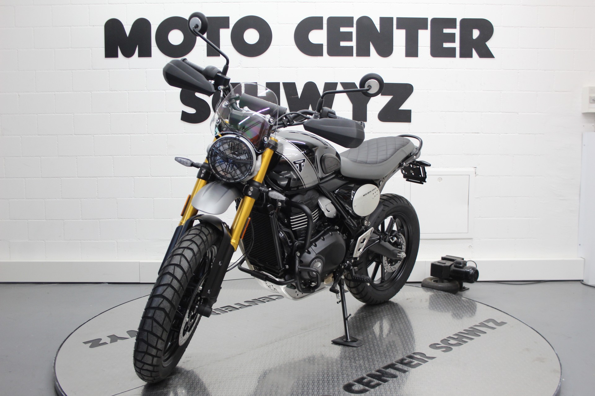 TRIUMPH Scrambler 400  X-showroom-element-3