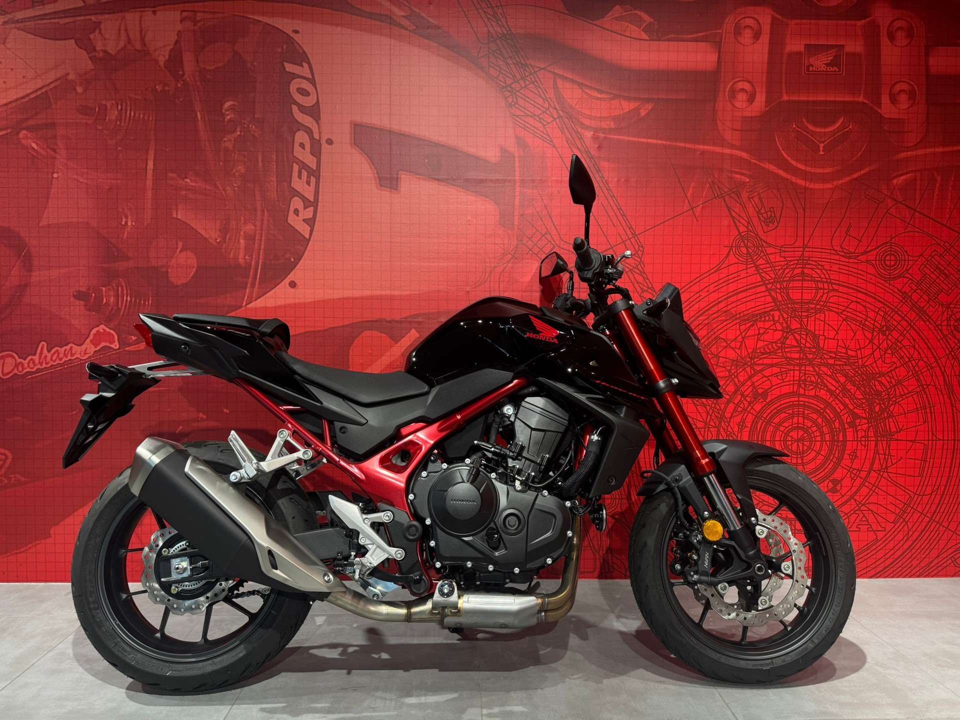 HONDA CB 750 Hornet-showroom-element-2