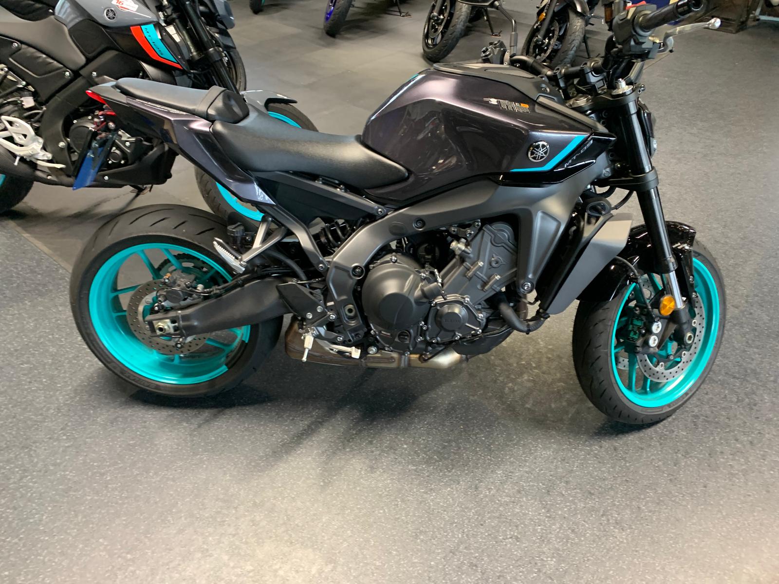 YAMAHA MT-09