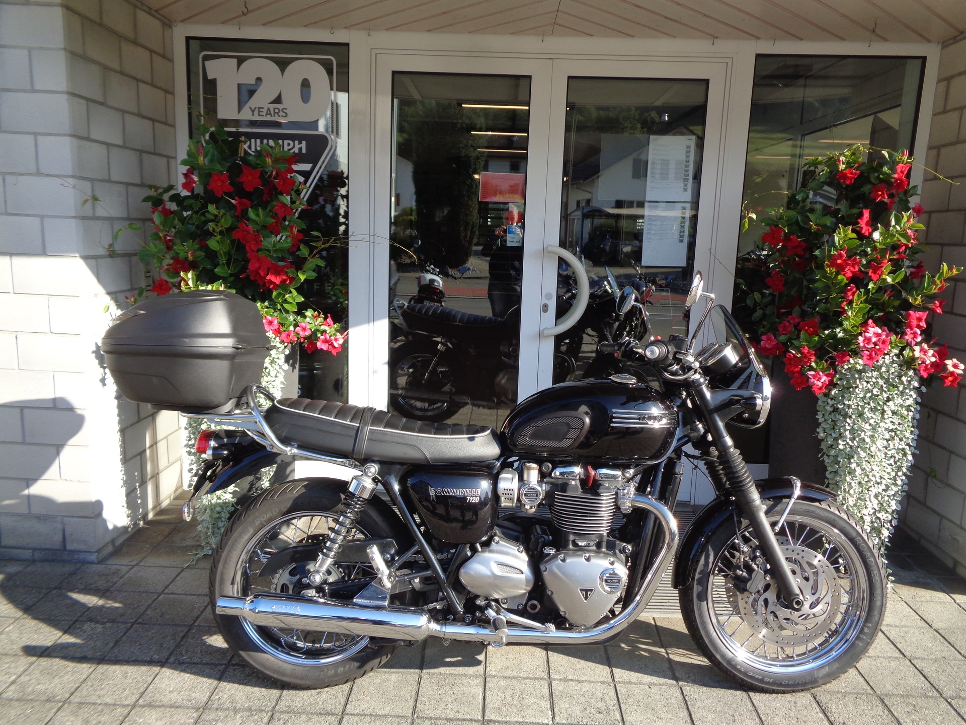 TRIUMPH Bonneville T120 ABS-image-2