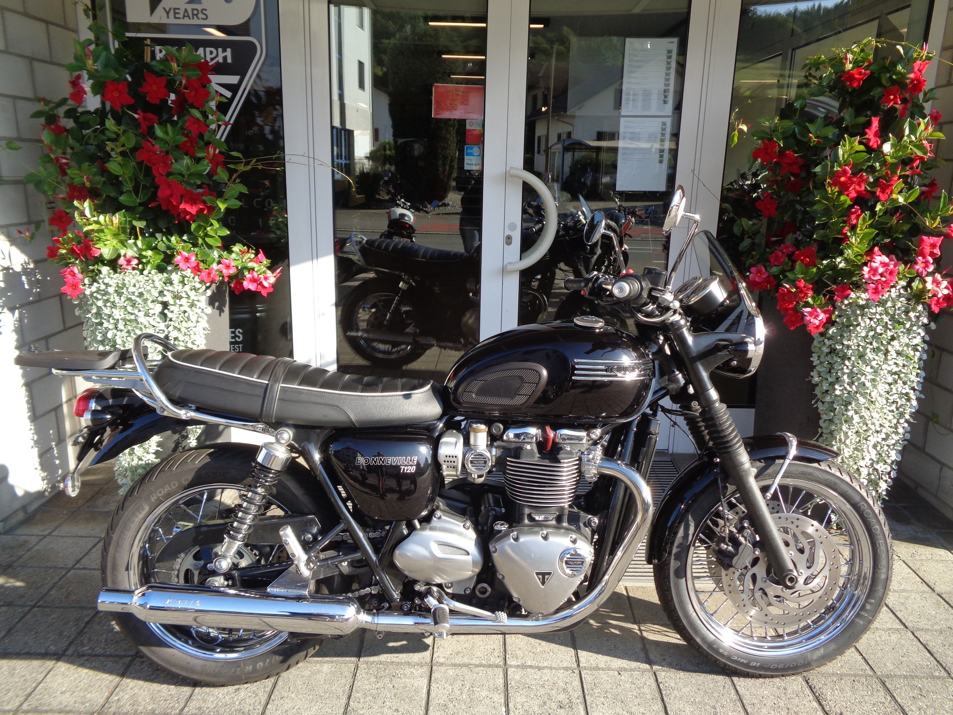 TRIUMPH Bonneville T120 ABS-image-1