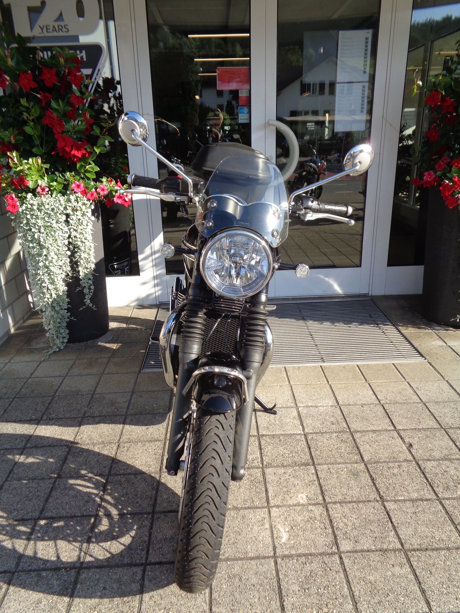 TRIUMPH Bonneville T120 ABS-image-6