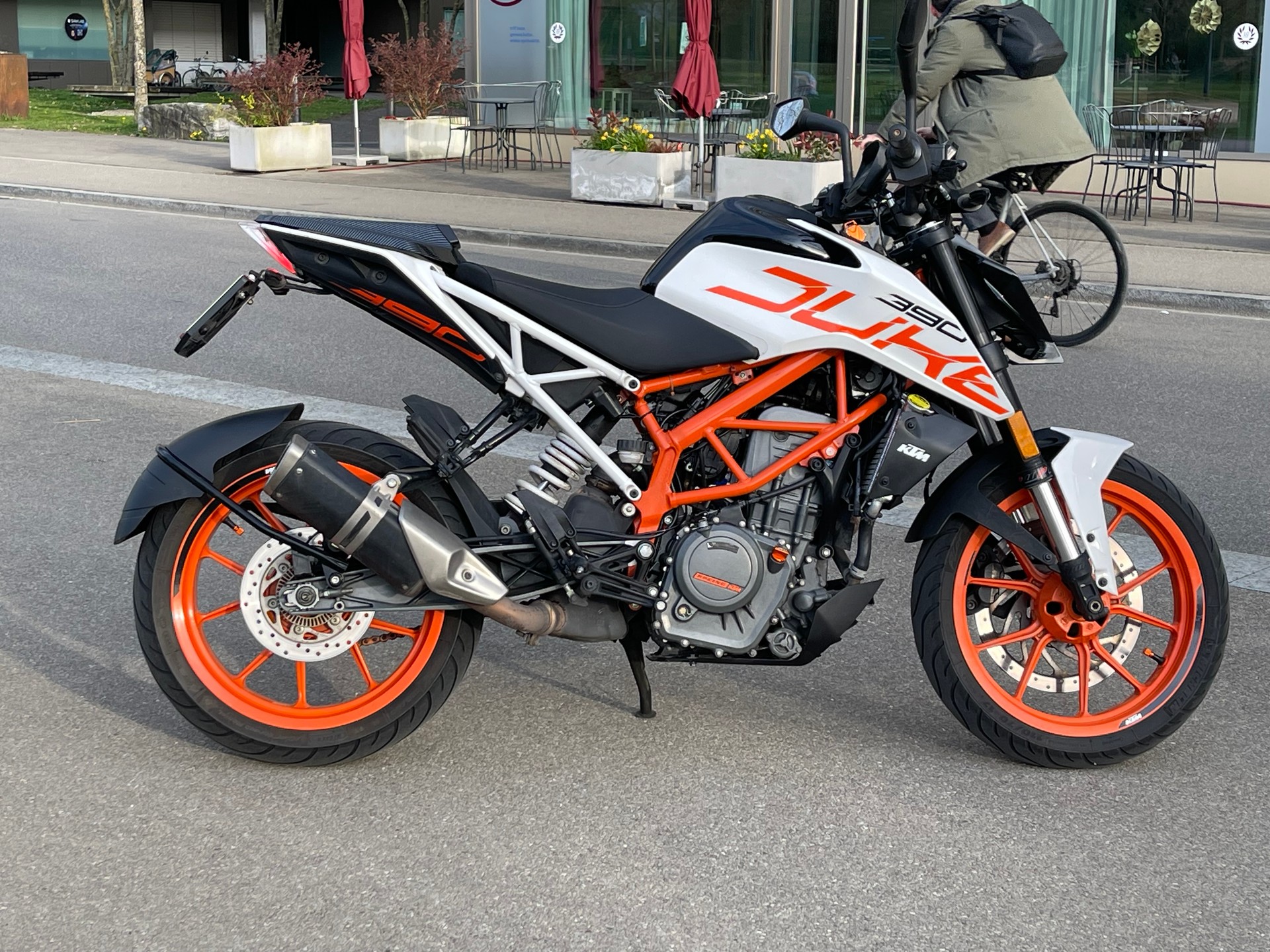 KTM 390 Duke ABS-image-7