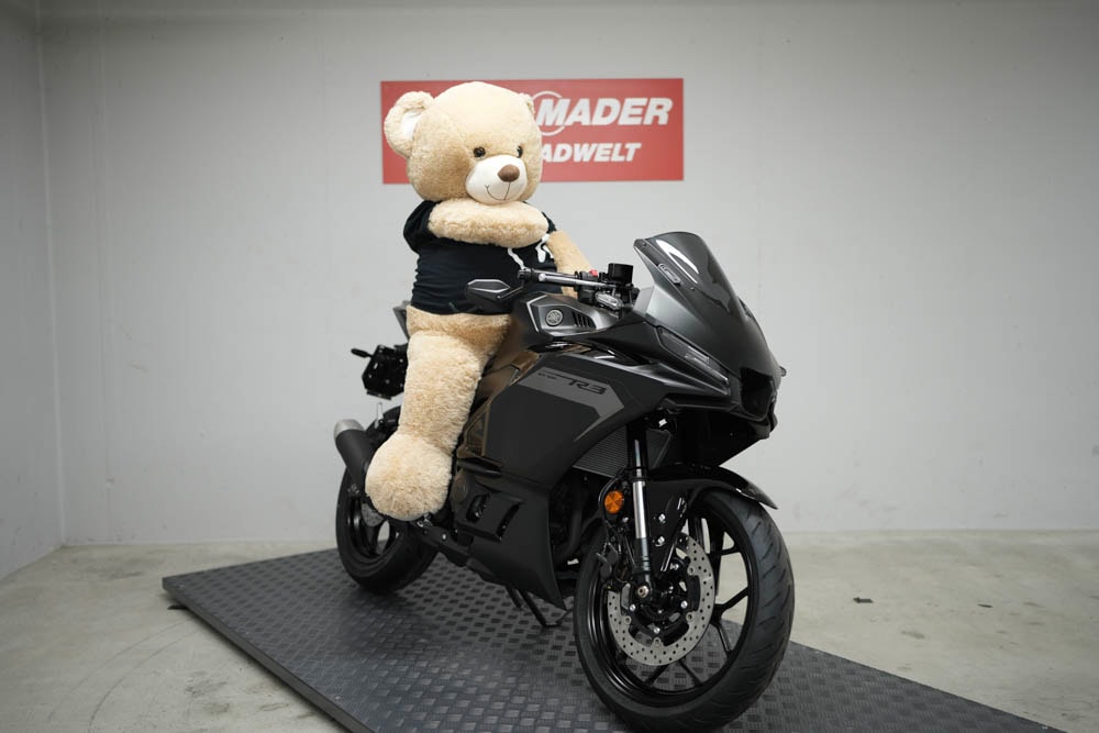 YAMAHA R3