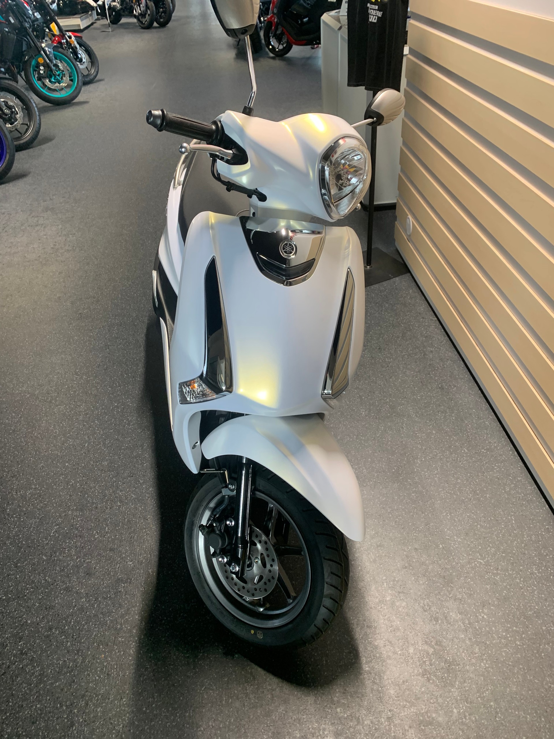 YAMAHA D'elight LTS 125-showroom-element-1