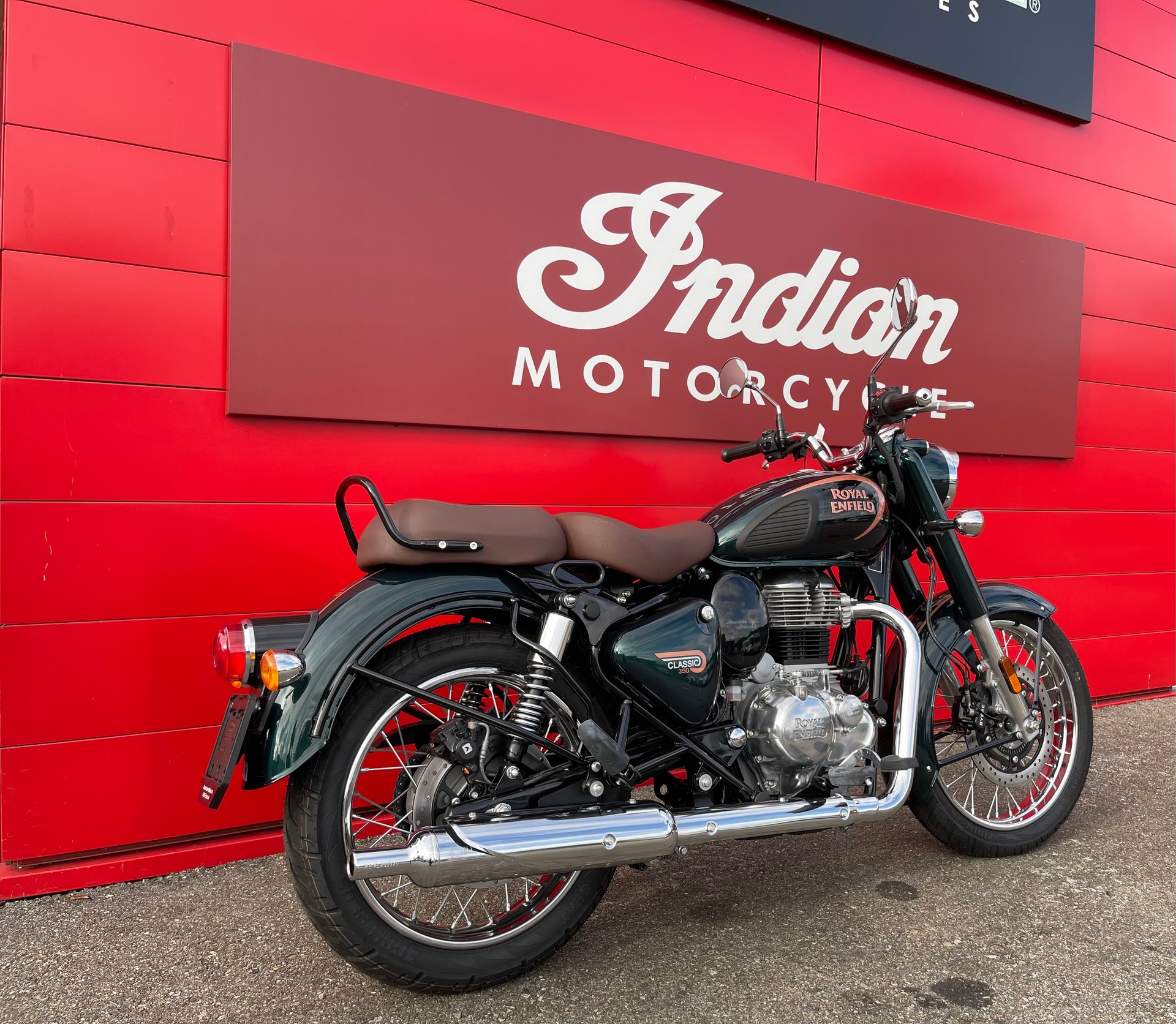 ROYAL ENFIELD Classic 350 Halcyon-showroom-element-2