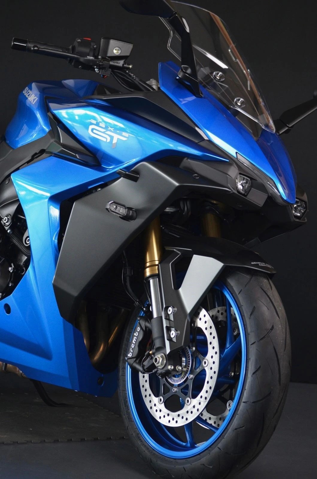 SUZUKI GSX-S 1000 GT Travel-showroom-element-1