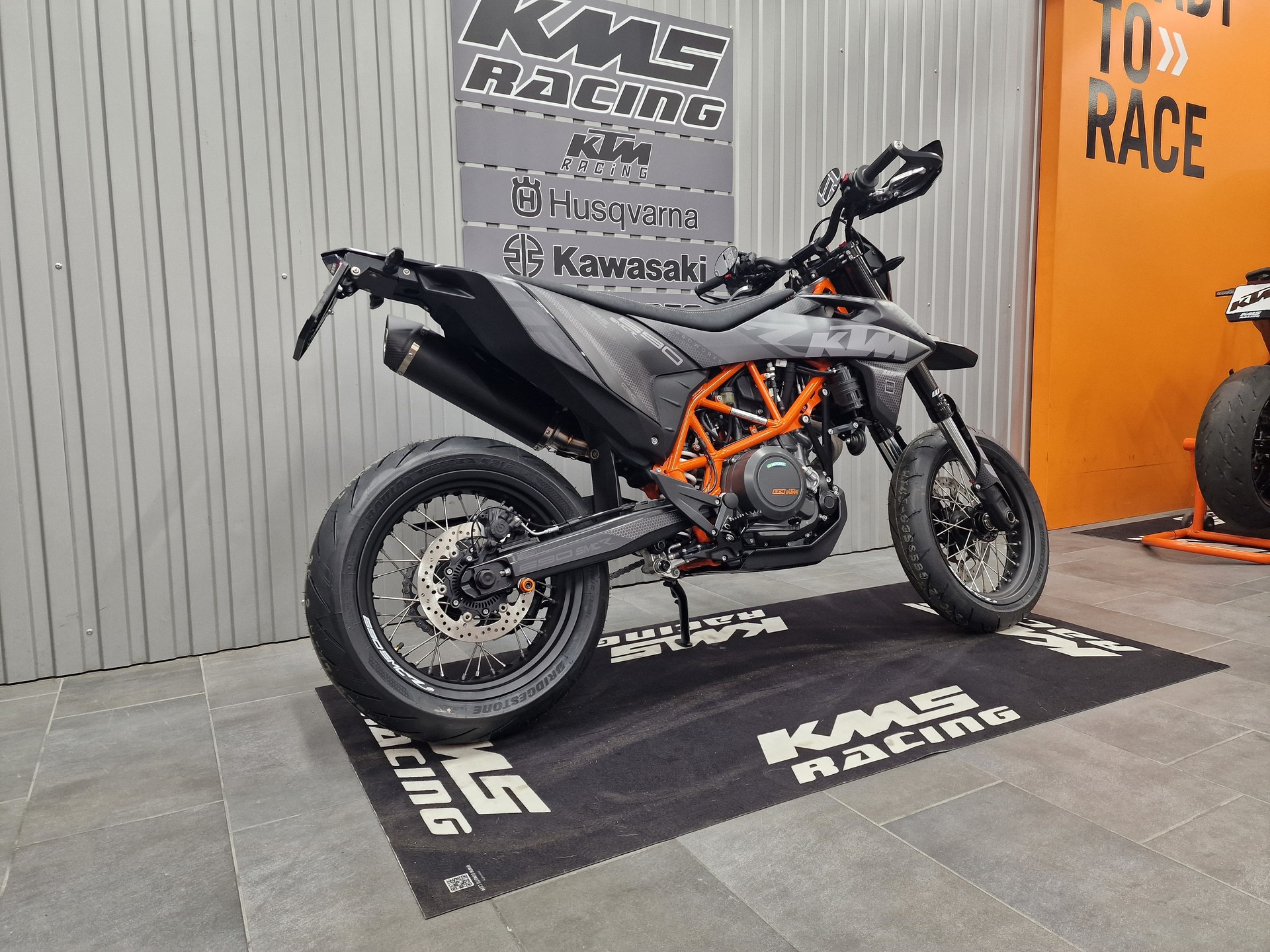 KTM 690 SMC R ABS (35 kW)-showroom-element-2