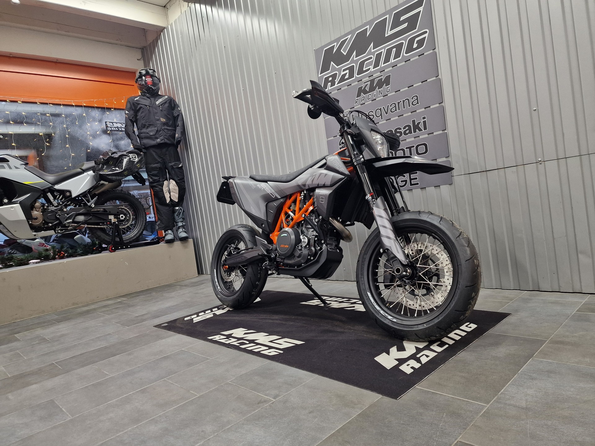 KTM 690 SMC R ABS (35 kW)-showroom-element-1
