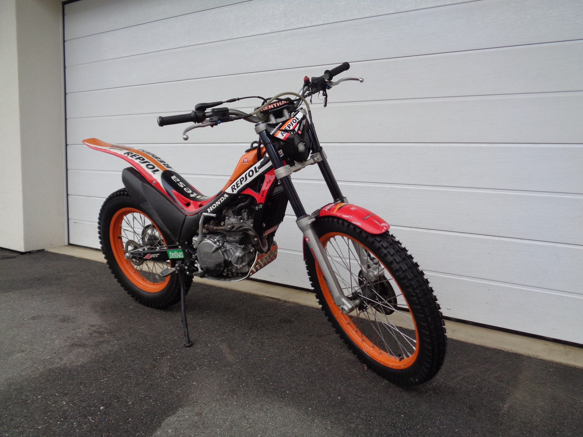 MONTESA Honda Cota 4RT 250 Repsol LTD Edition-showroom-element-1