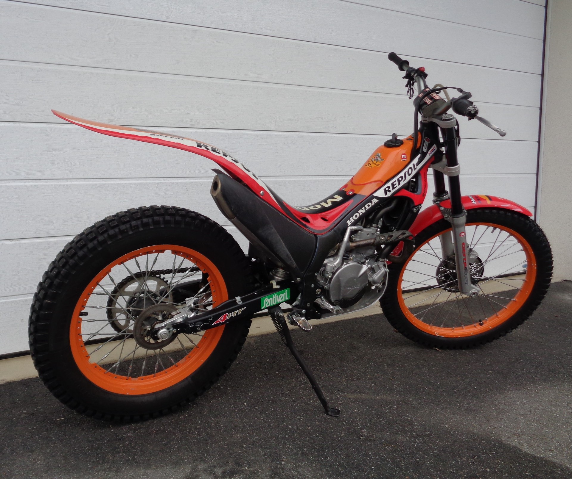 MONTESA Honda Cota 4RT 250 Repsol LTD Edition-showroom-element-2