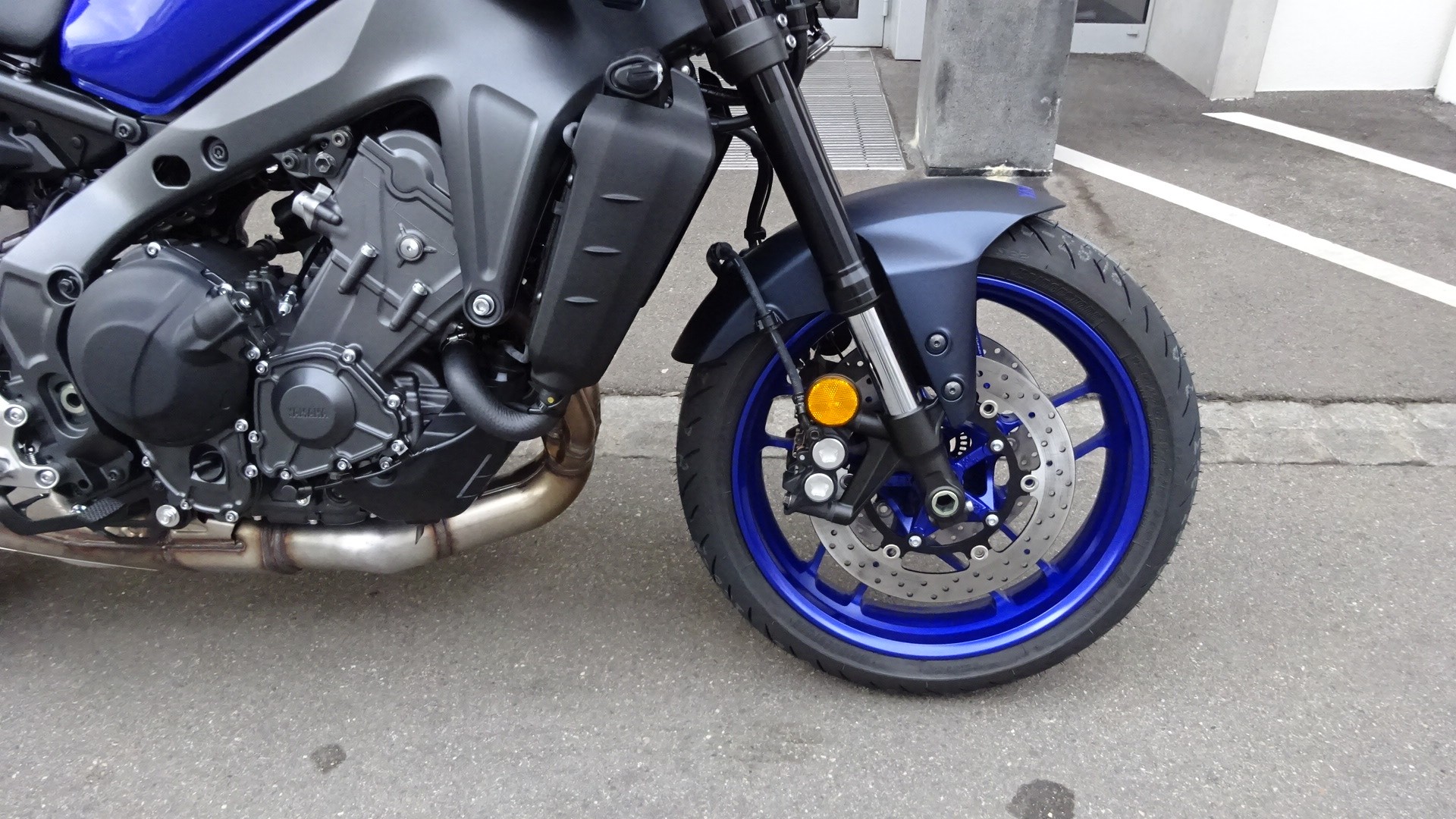 YAMAHA MT-09-showroom-element-2