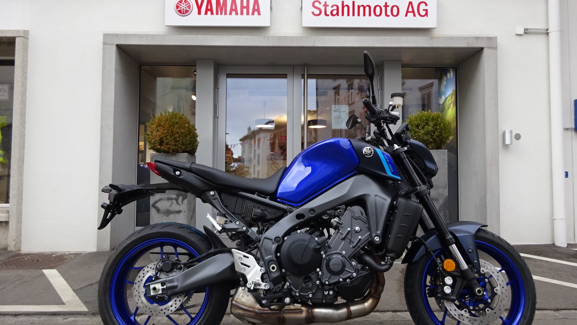 YAMAHA MT-09