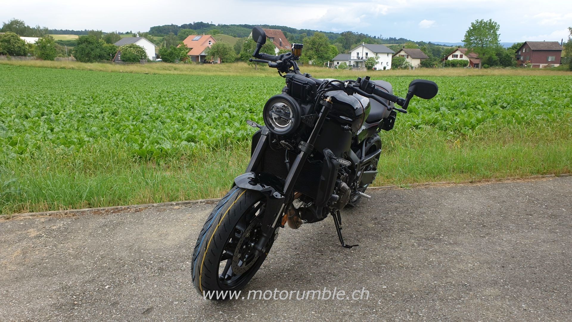 YAMAHA XSR900-image-2
