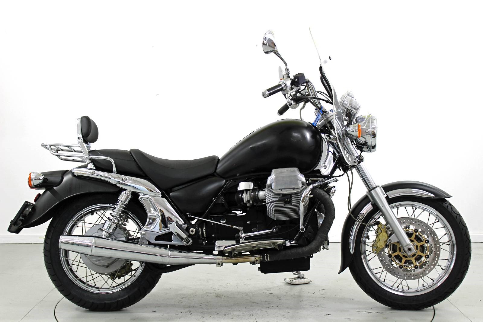 MOTO GUZZI California EV-showroom-element-3