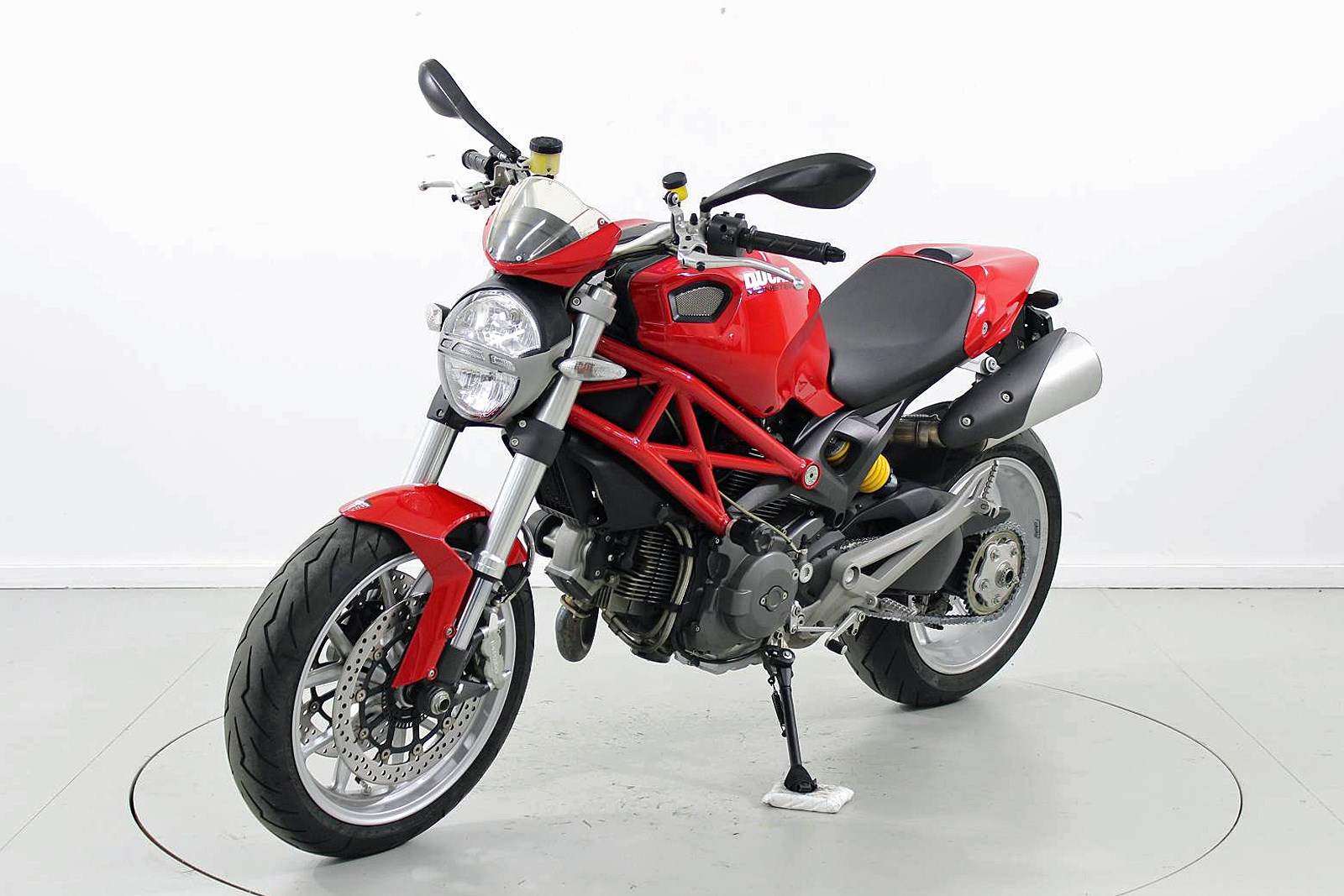 DUCATI Monster  1100 ABS-showroom-element-2