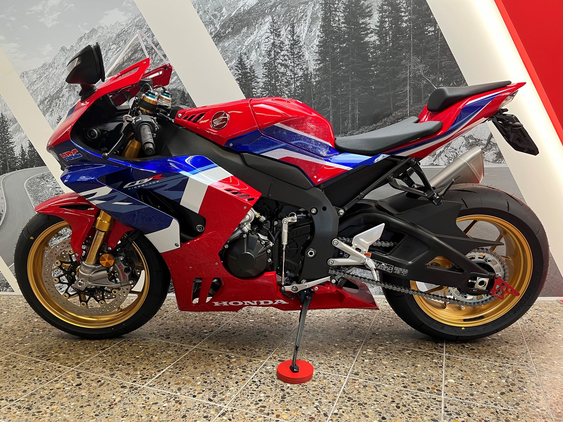 HONDA CBR 1000 RR-R SP mit Heckumbau, Sportscheibe-image-1