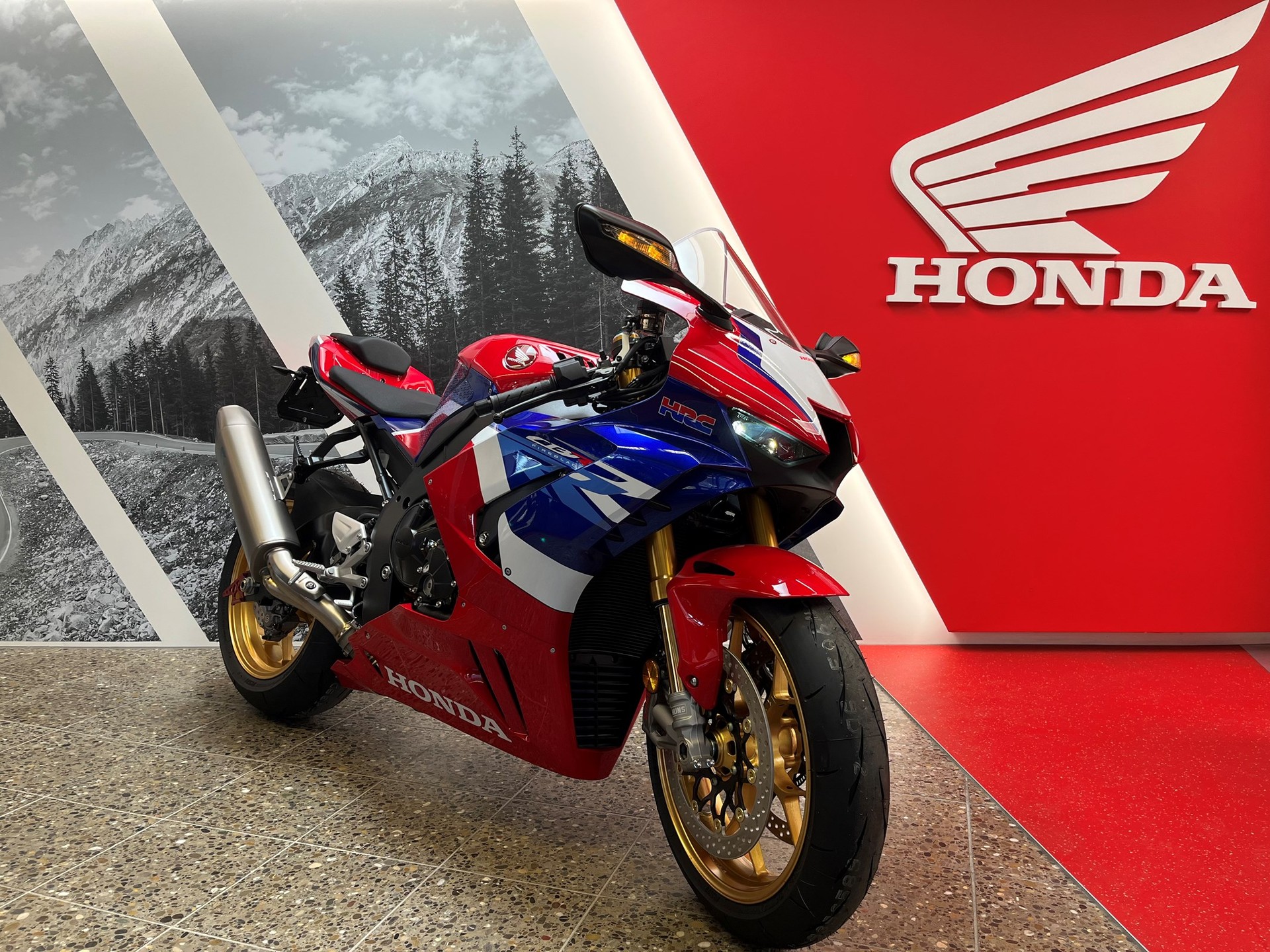 HONDA CBR 1000 RR-R SP mit Heckumbau, Sportscheibe-image-2