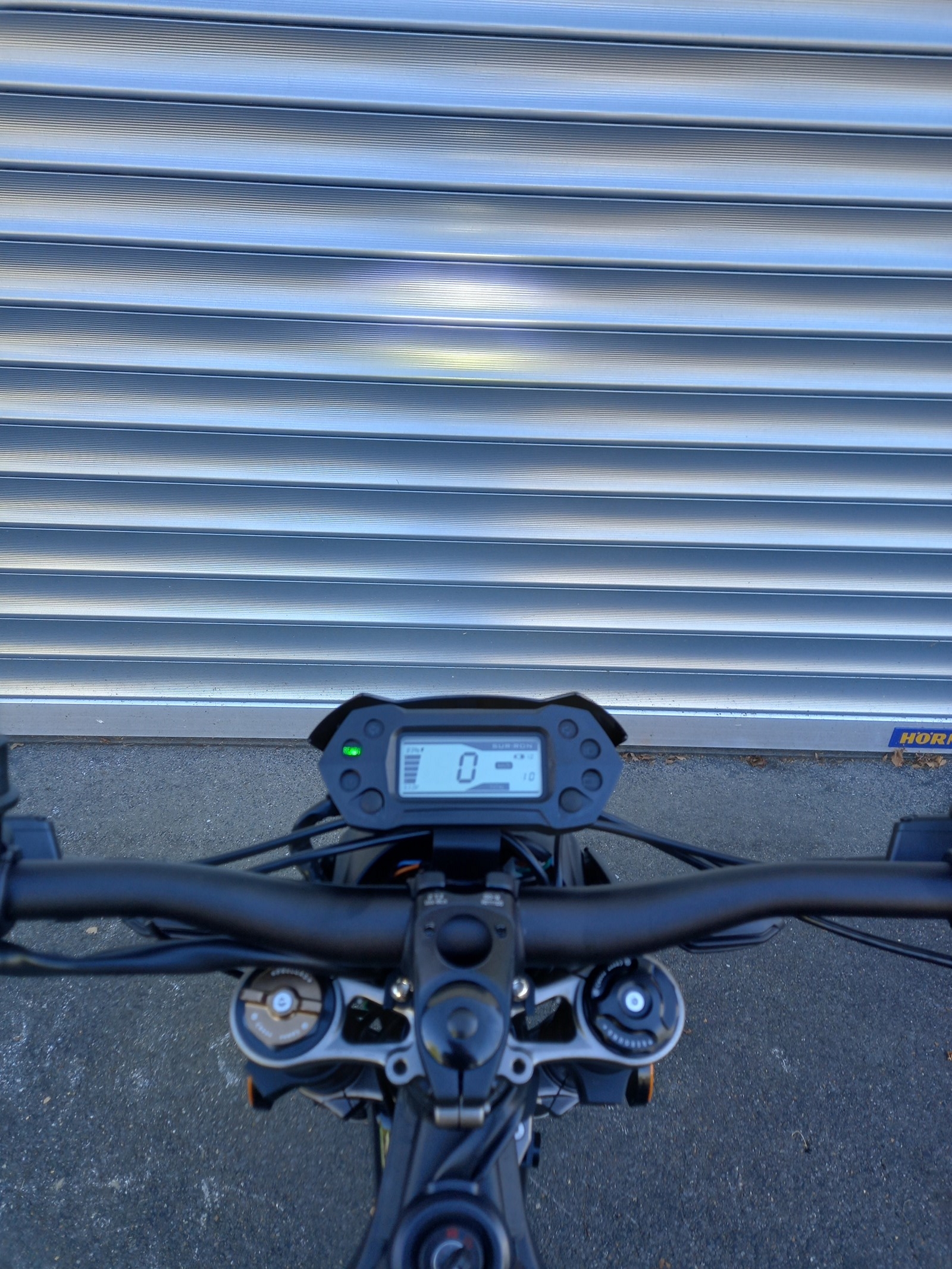 SUR-RON Light Bee L1e mit X Controller AKTION-showroom-element-3