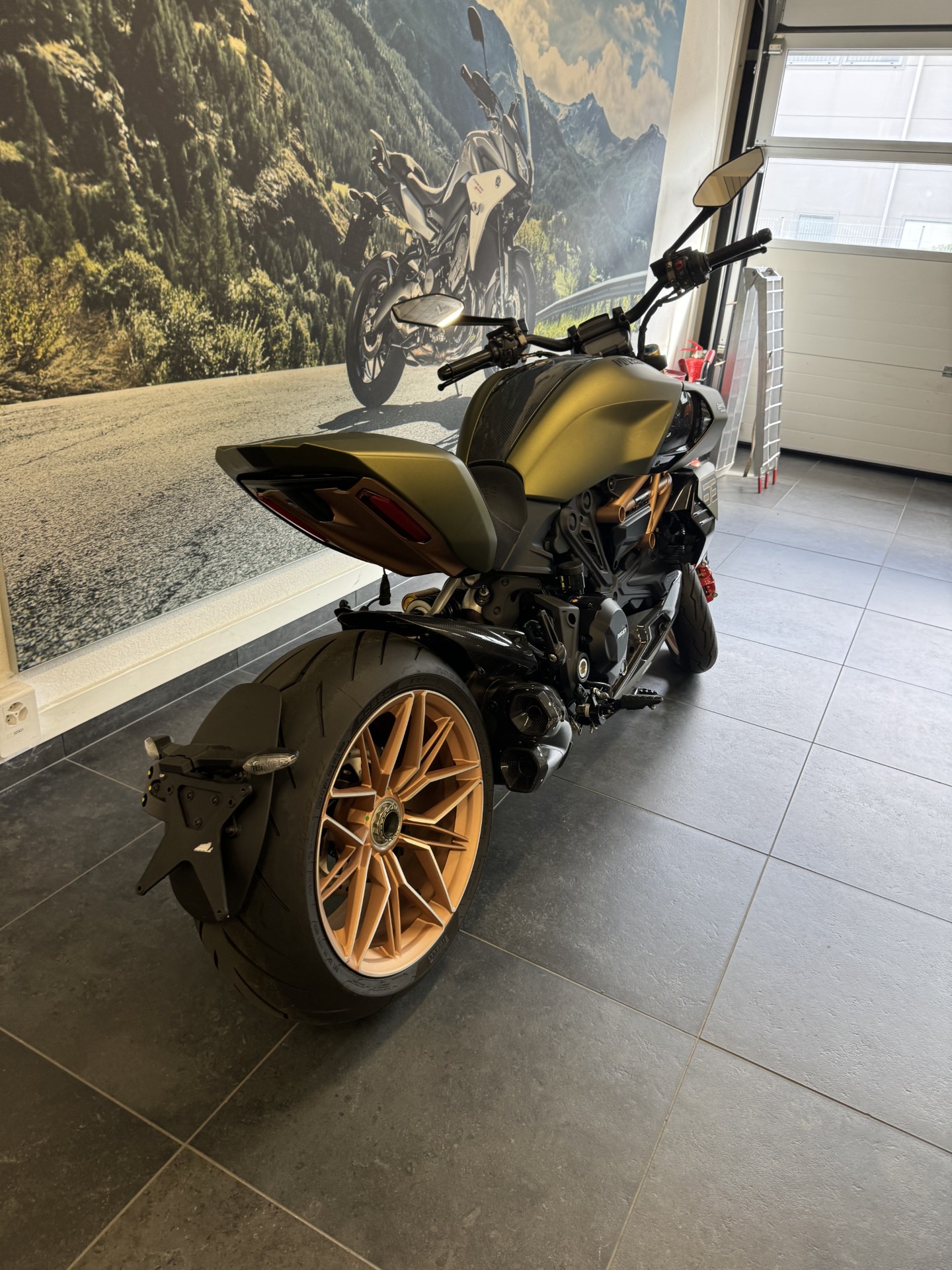 DUCATI Diavel 1260-showroom-element-1