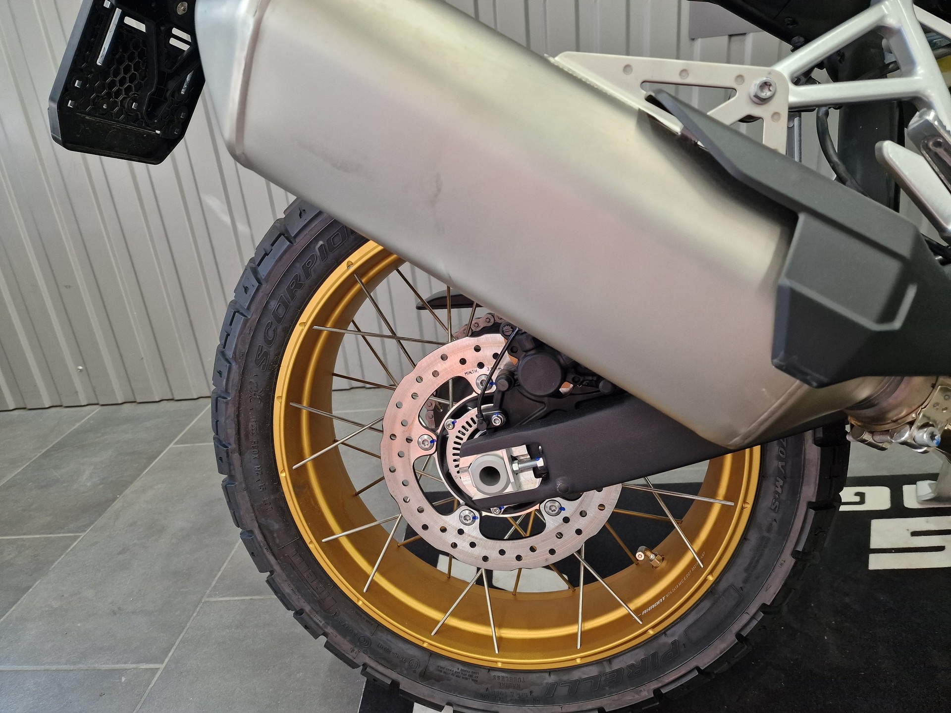 KOVE 800 X PRO-showroom-element-2