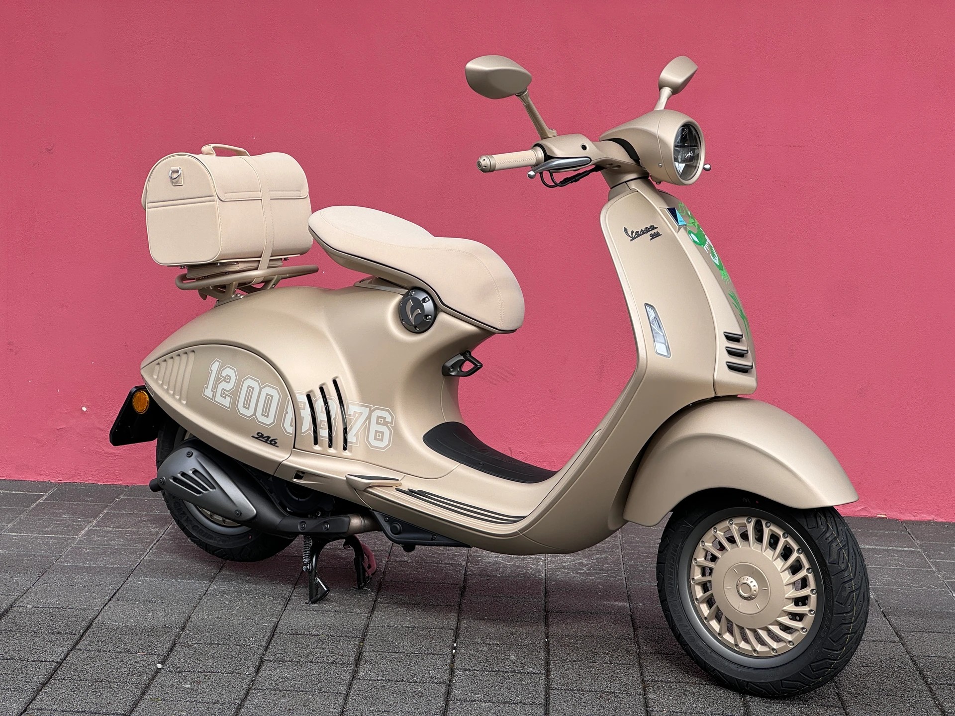 PIAGGIO Vespa 946 125 Dragon-showroom-element-1