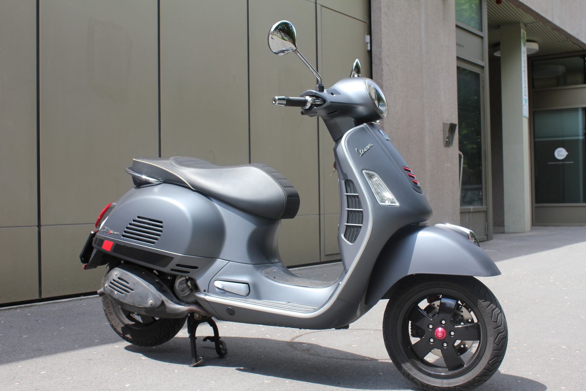 PIAGGIO Vespa GTS Super 300 i.e Sport-showroom-element-1