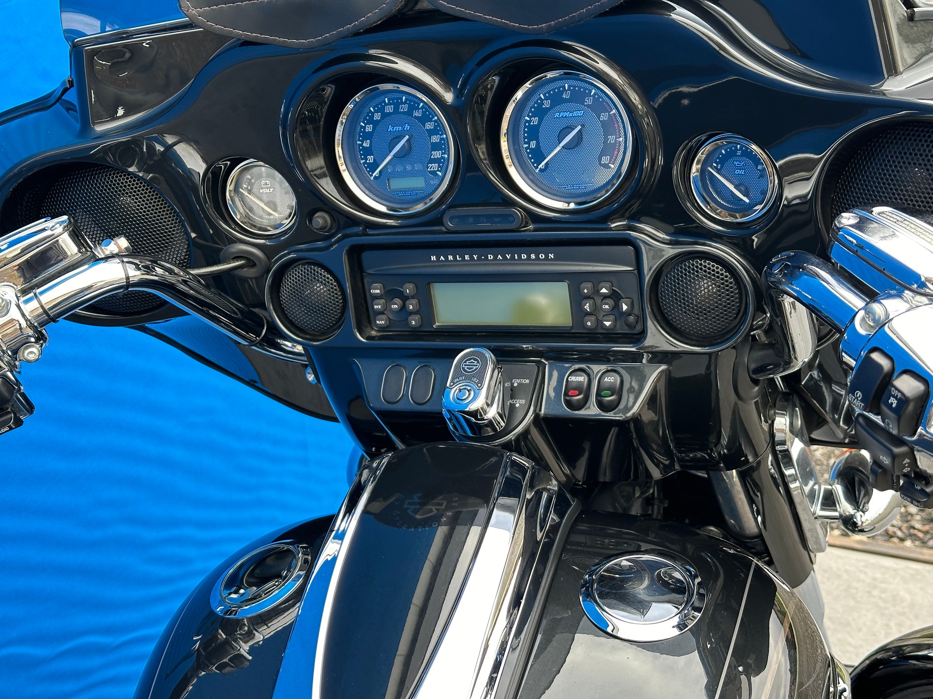 HARLEY-DAVIDSON FLHXSE Street Glide ABS CVO-showroom-element-2