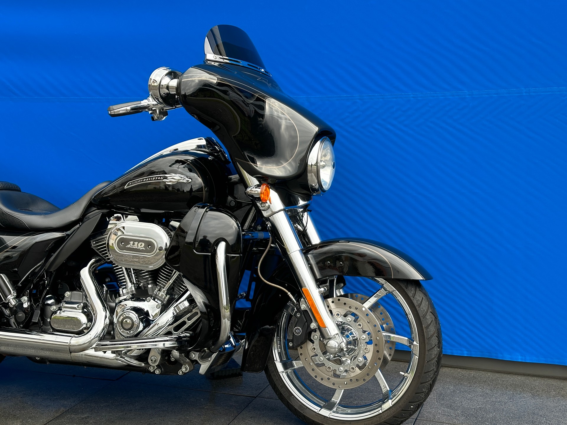 HARLEY-DAVIDSON FLHXSE Street Glide ABS CVO-showroom-element-1