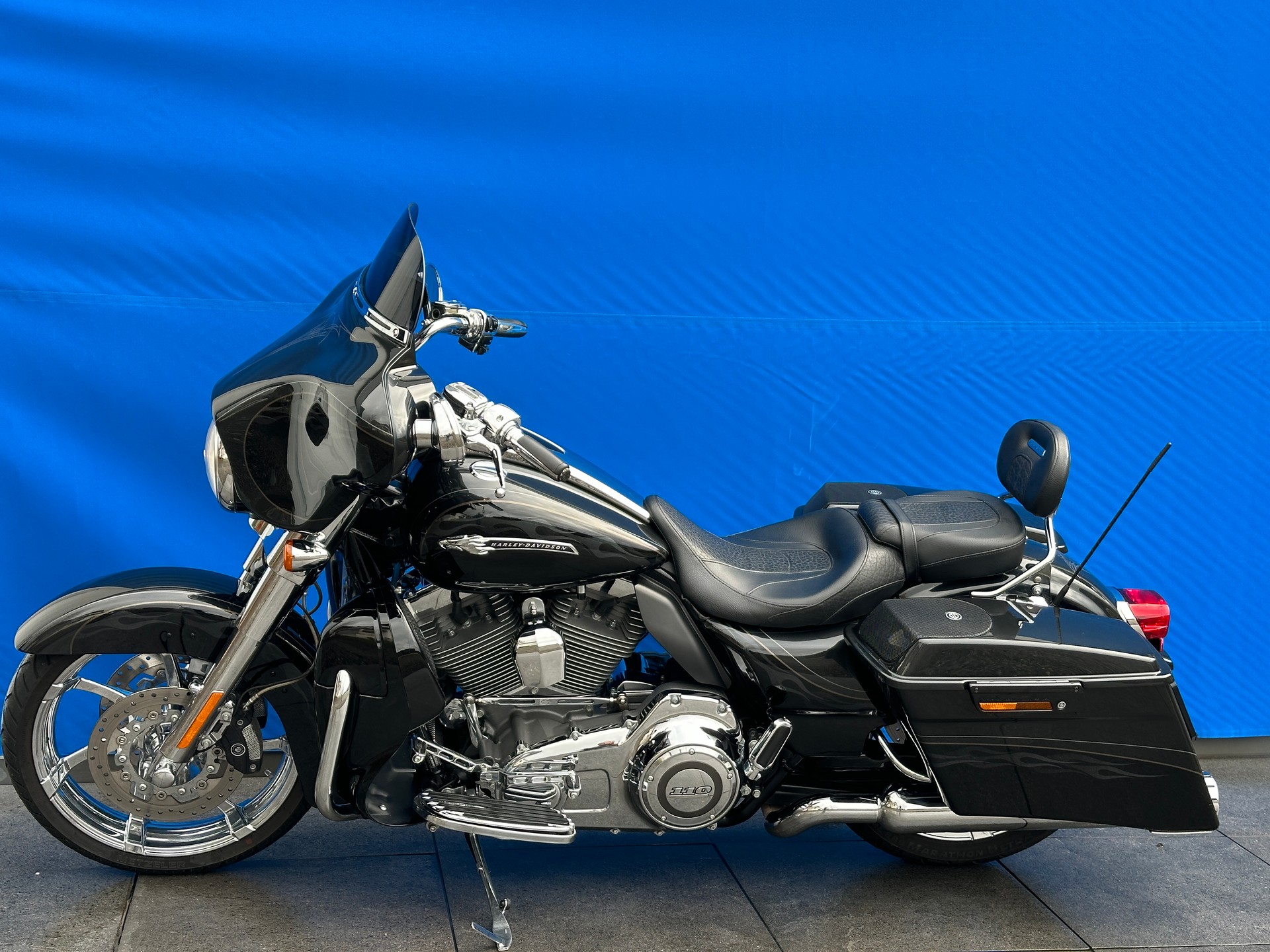 HARLEY-DAVIDSON FLHXSE Street Glide ABS CVO-showroom-element-3