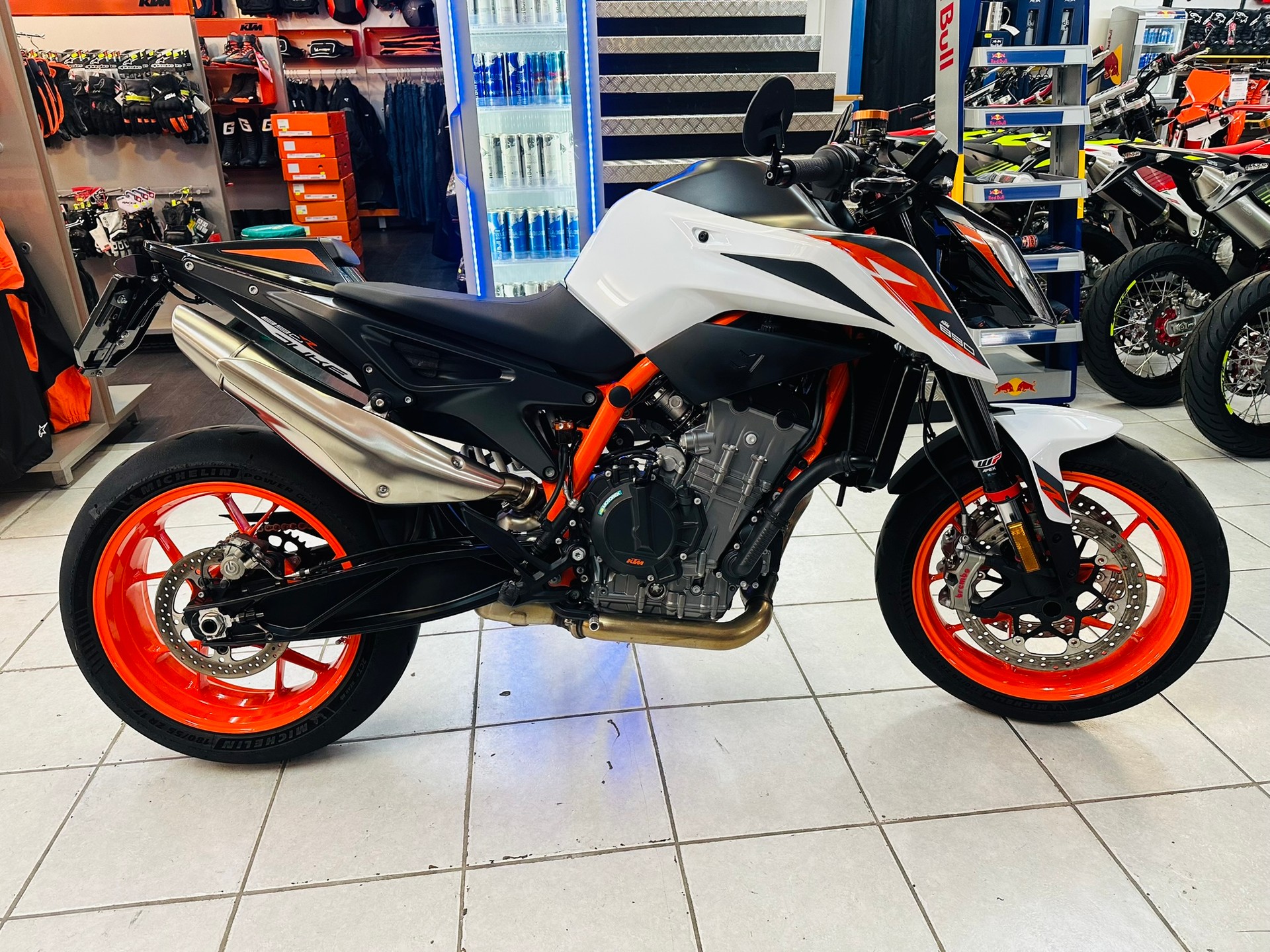 KTM 890 Duke R