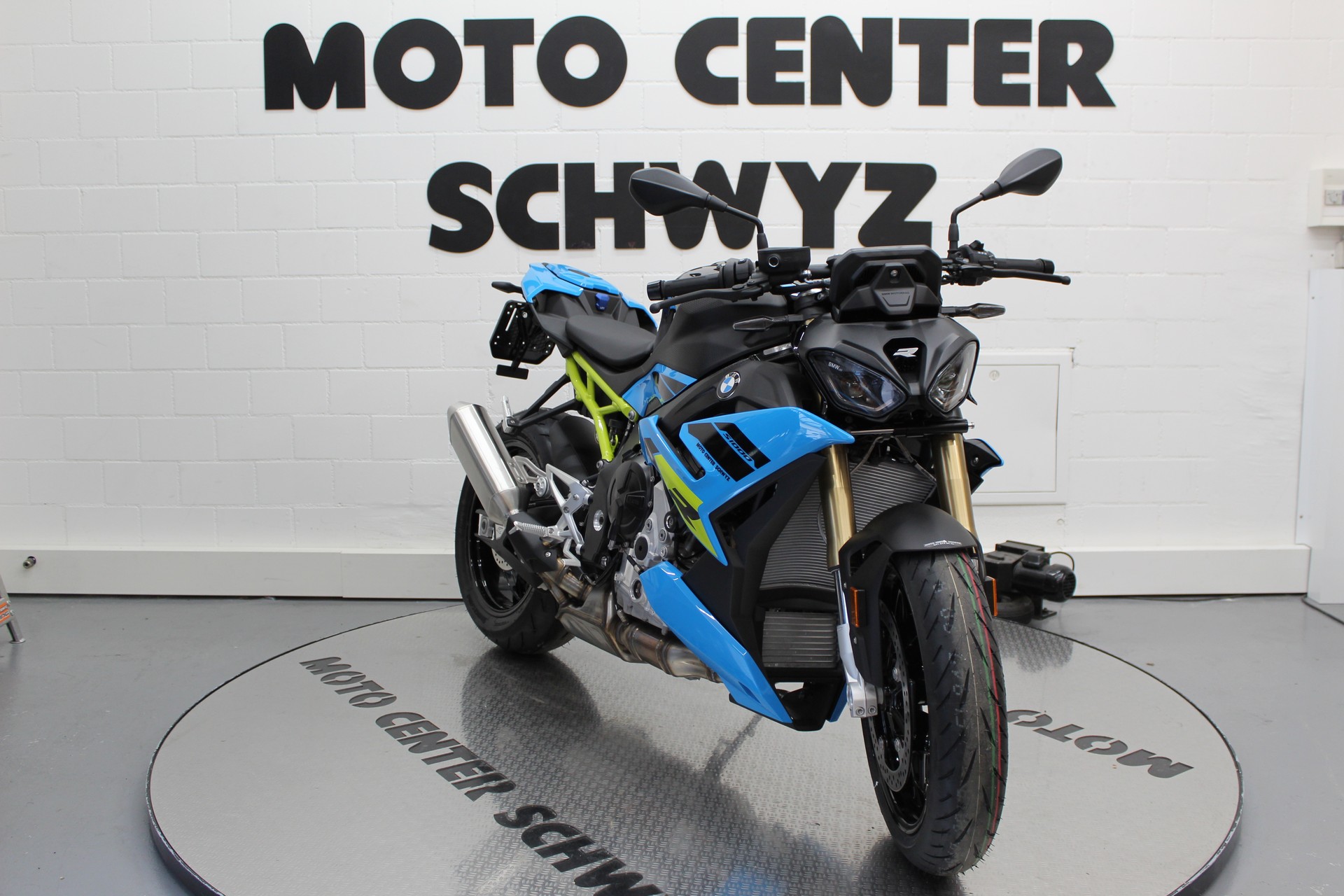 BMW S 1000 R-showroom-element-1