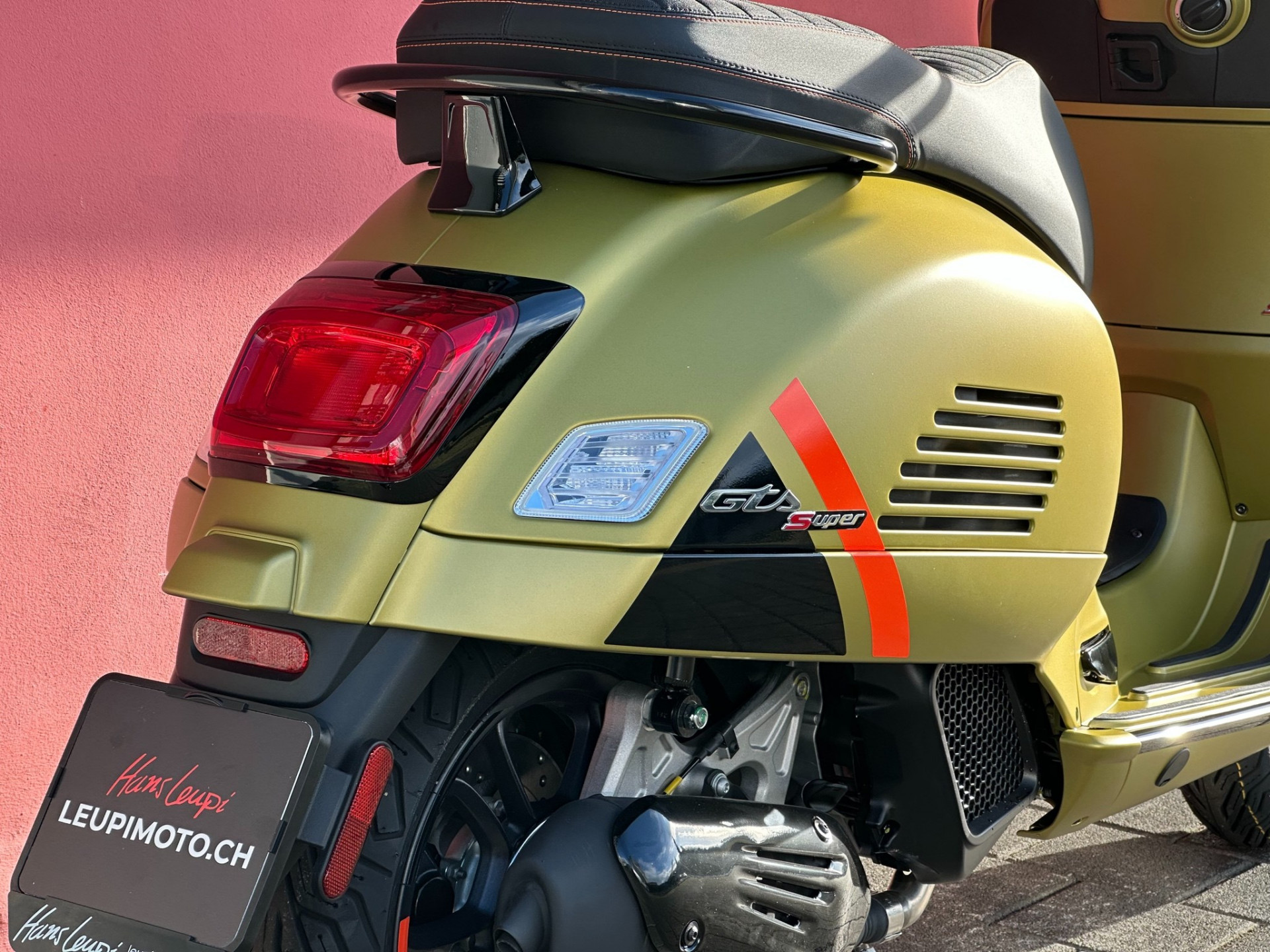 PIAGGIO Vespa GTS 300 Super Sport ABS - 4 Jahre Garantie + Gratis Topcase-image-9