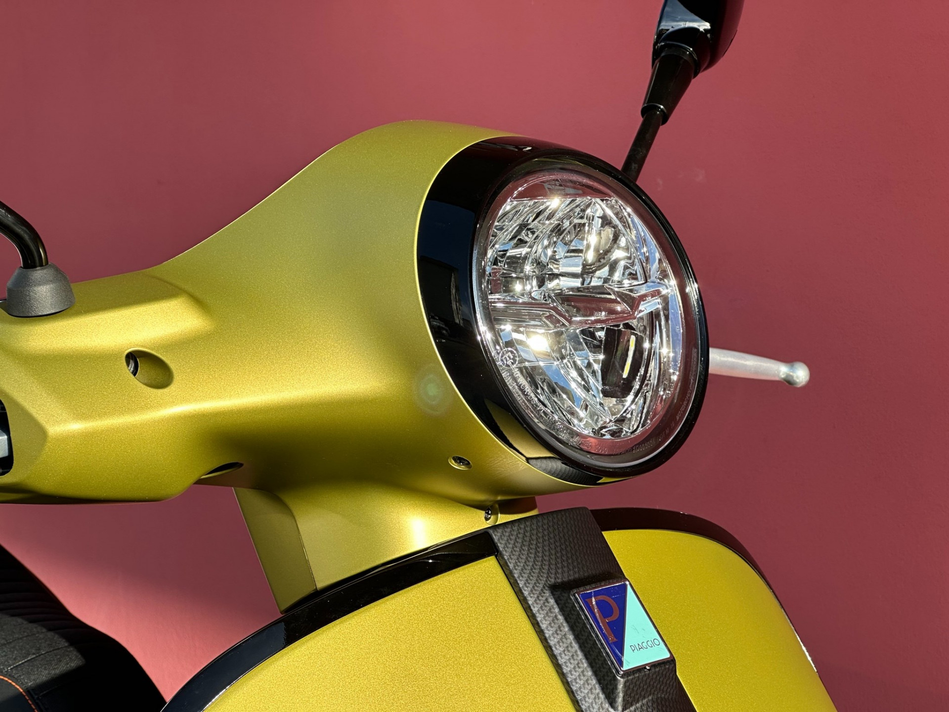 PIAGGIO Vespa GTS 300 Super Sport ABS - 4 Jahre Garantie + Gratis Topcase-image-13