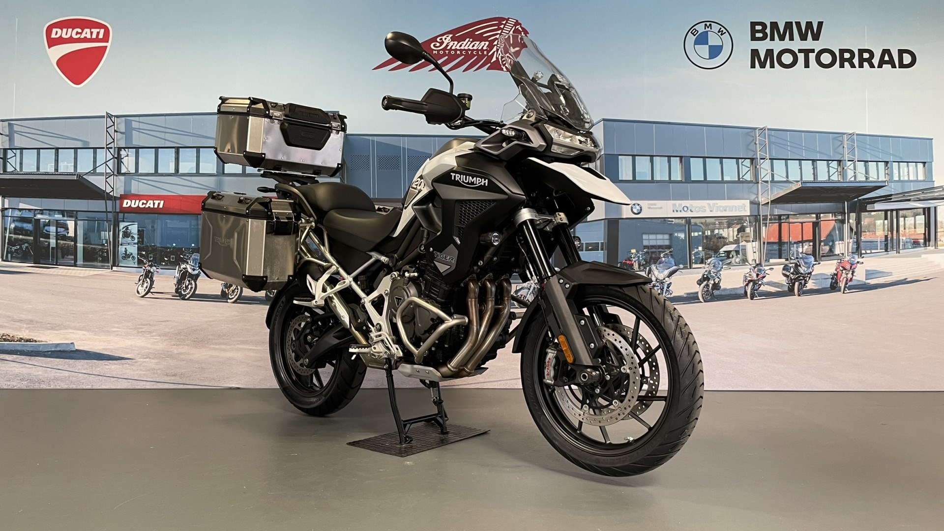 TRIUMPH Tiger 1200 GT avec topcase et valises en aluminium