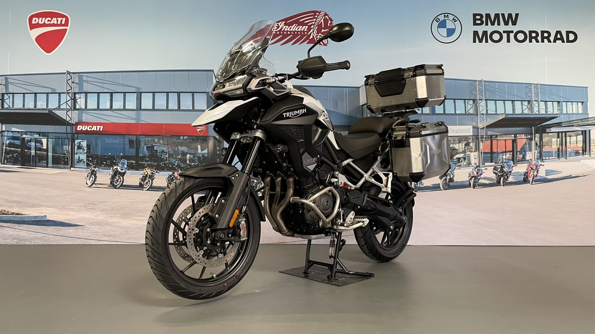 TRIUMPH Tiger 1200 GT avec topcase et valises en aluminium-showroom-element-2