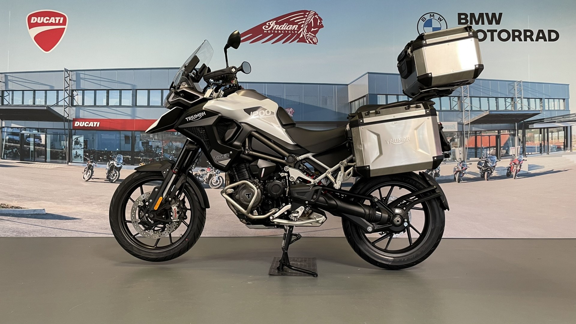 TRIUMPH Tiger 1200 GT avec topcase et valises en aluminium-showroom-element-3