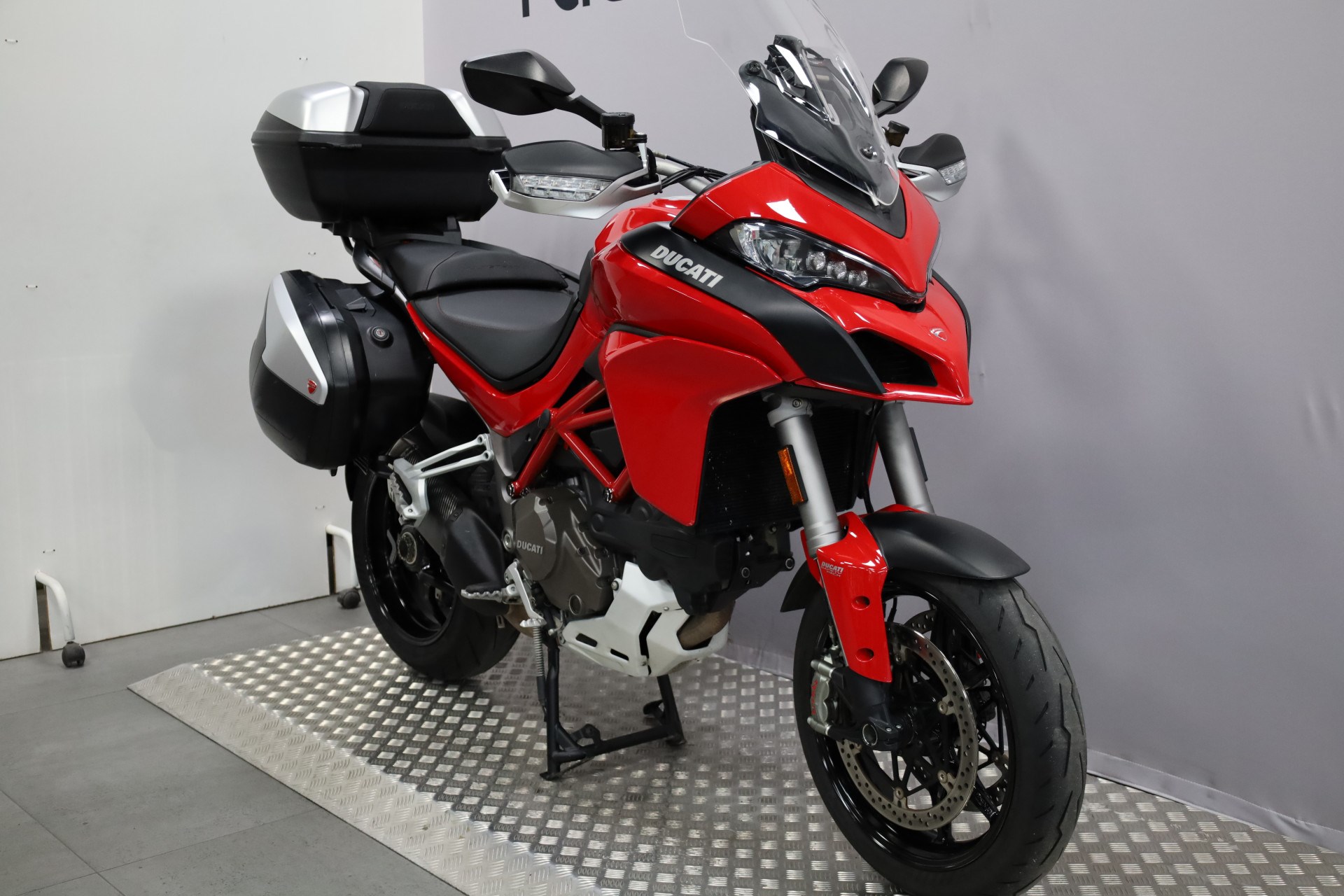 DUCATI Multistrada 1200 ** Garantie jusqu'au 08.07.2025 **-showroom-element-2
