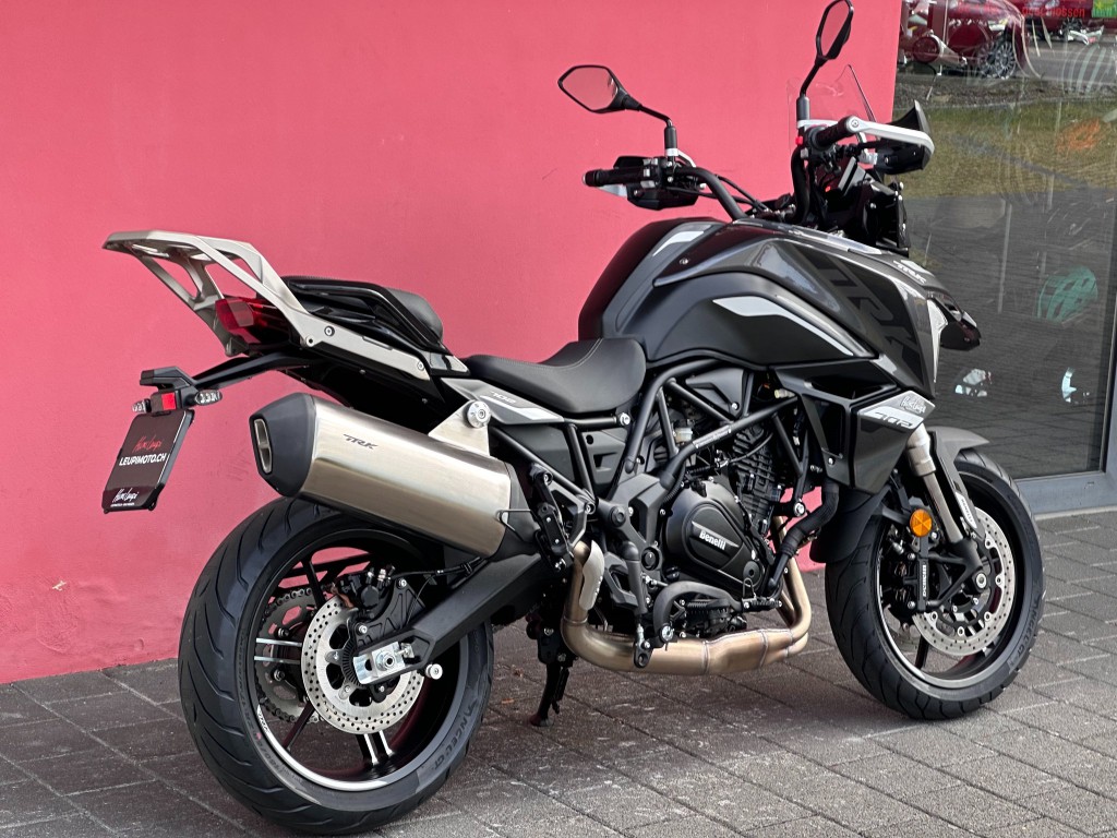 BENELLI TRK 702-showroom-element-1