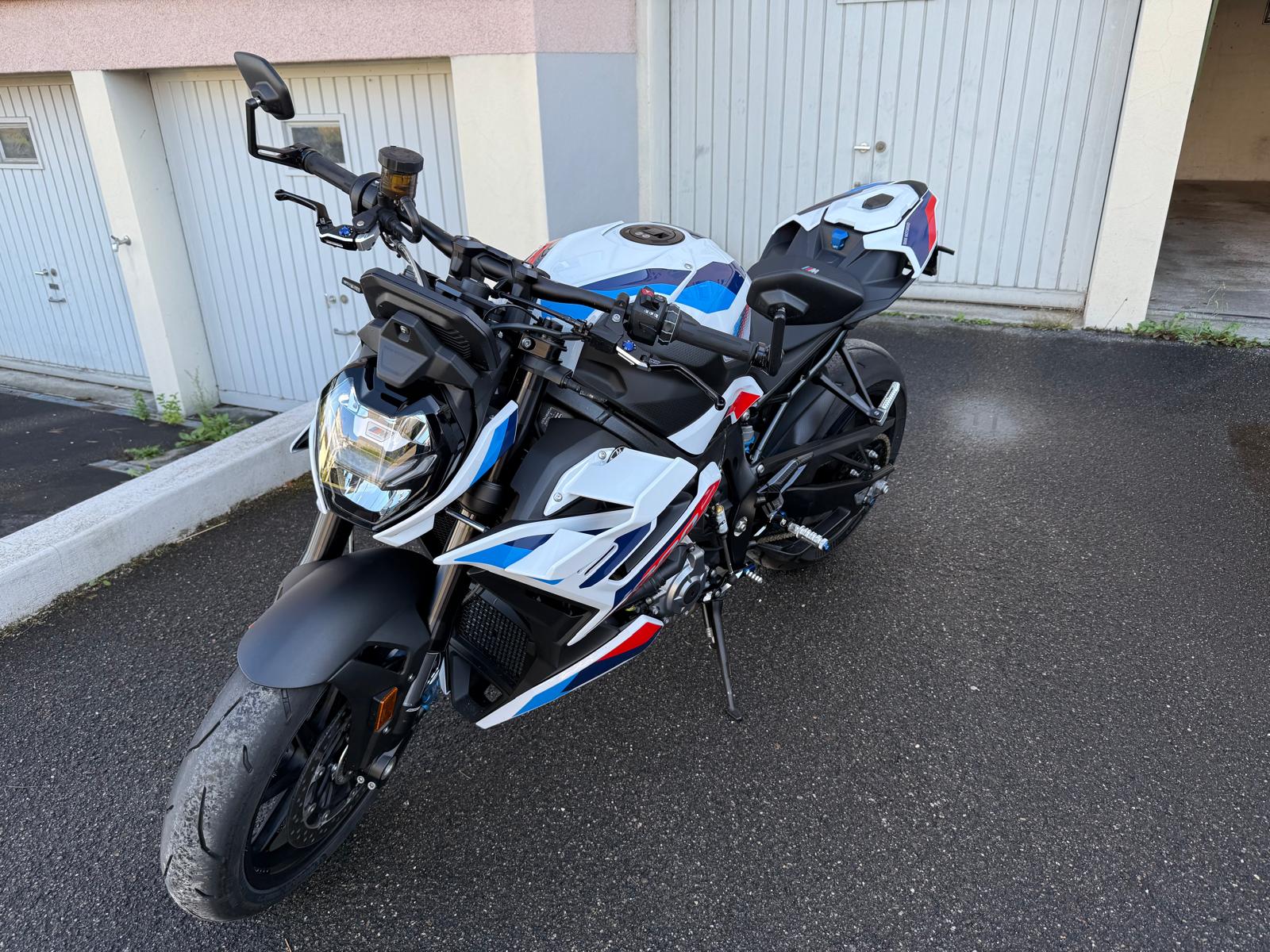 BMW M 1000 R-image-2